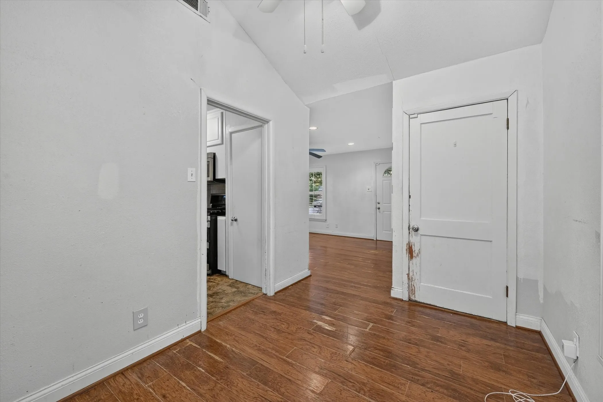 Single Family Residence For Sale in Dallas County , 1613 Pat Drive, Dallas, Texas 75228, 2 Bedroom, 1 Bathroom, 1 Garage spaces, 816 Sqft, built in 1949, mls#21331515, Real Estate Agent in Dallas, Homes For Sale in Dallas county, Homes For Sale in Dallas, Realtor in Dallas Texas, Real Estate Brokerage Independent Realty Texas, Luminita Cordes Realtor