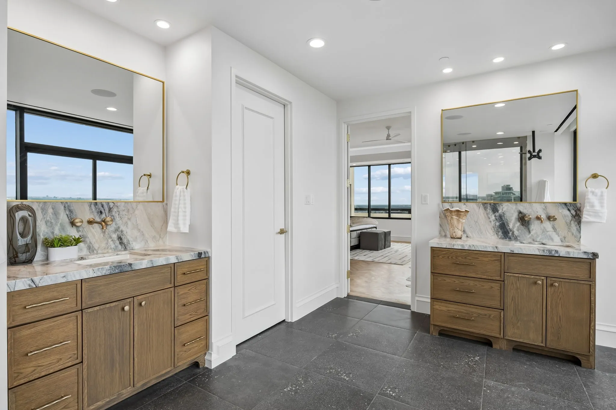 Condominium For Rent in Dallas County , 3111 Welborn Street 1703, Dallas, Texas 75219, 3 Bedroom, 4 Bathroom, 2 Garage spaces, 7,465 Sqft, built in 1985, mls#21256712, Real Estate Agent in Dallas, Homes For Rent in Dallas county, Homes For Rent in Dallas, Realtor in Dallas Texas, Real Estate Brokerage Independent Realty Texas, Luminita Cordes Realtor