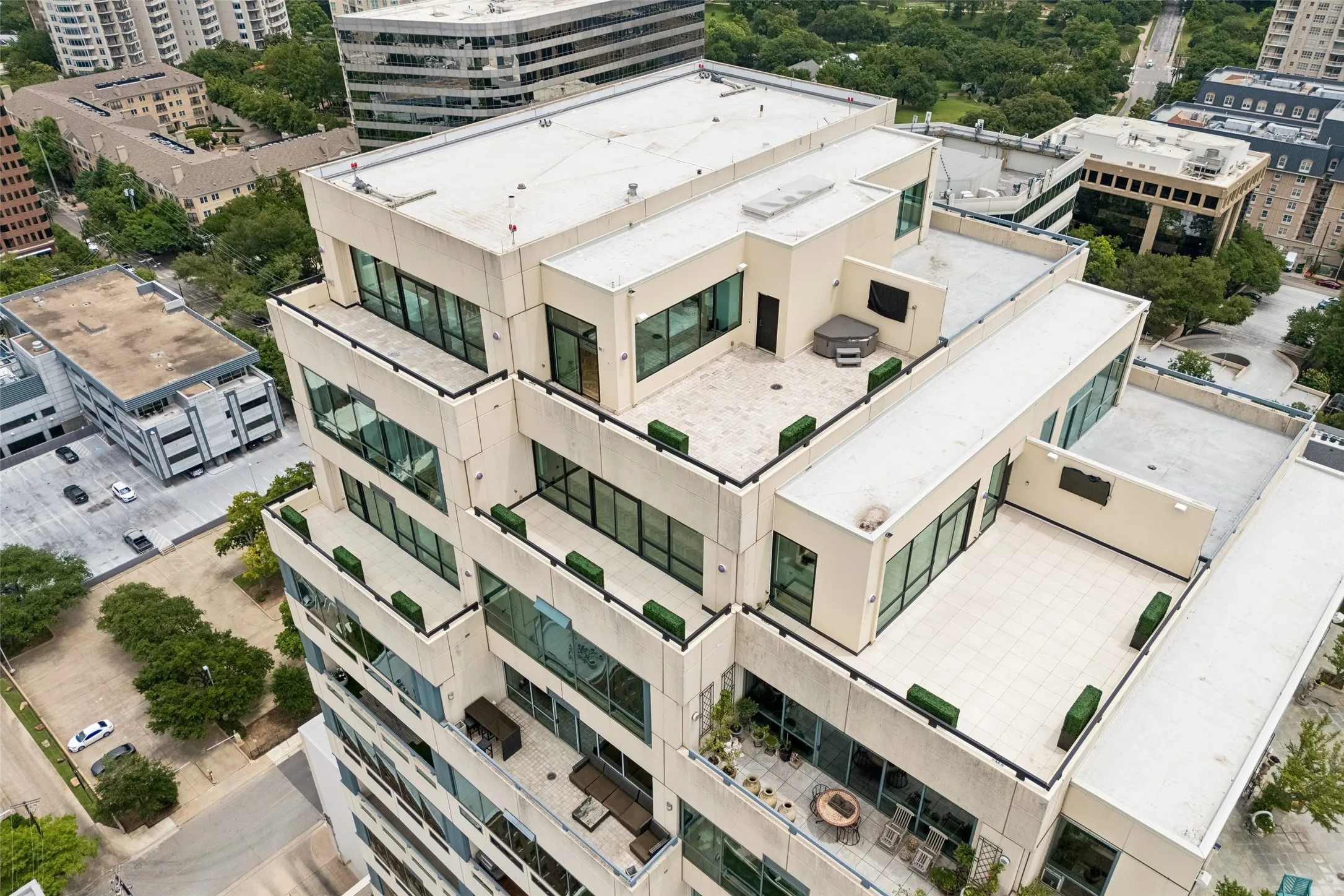 Condominium For Rent in Dallas County , 3111 Welborn Street 1703, Dallas, Texas 75219, 3 Bedroom, 4 Bathroom, 2 Garage spaces, 7,465 Sqft, built in 1985, mls#21256712, Real Estate Agent in Dallas, Homes For Rent in Dallas county, Homes For Rent in Dallas, Realtor in Dallas Texas, Real Estate Brokerage Independent Realty Texas, Luminita Cordes Realtor