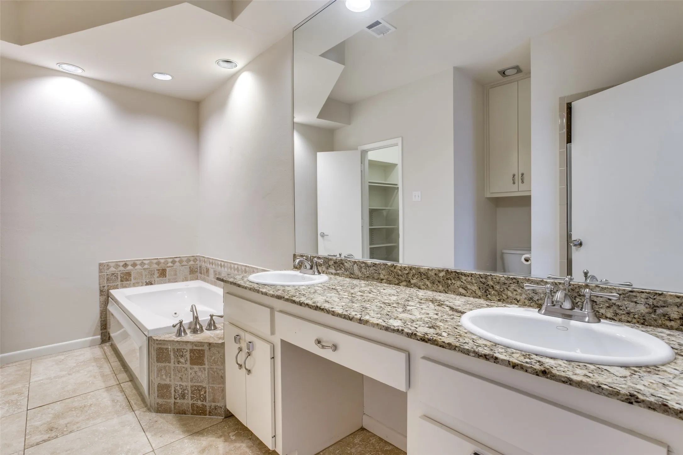 Condominium For Rent in Dallas County , 3445 Rankin Street 3445, University Park, Texas 75205, 2 Bedroom, 2 Bathroom, 1 Garage spaces, 1,875 Sqft, built in 1983, mls#21317788, Real Estate Agent in University Park, Homes For Rent in Dallas county, Homes For Rent in University Park, Realtor in University Park Texas, Real Estate Brokerage Independent Realty Texas, Luminita Cordes Realtor