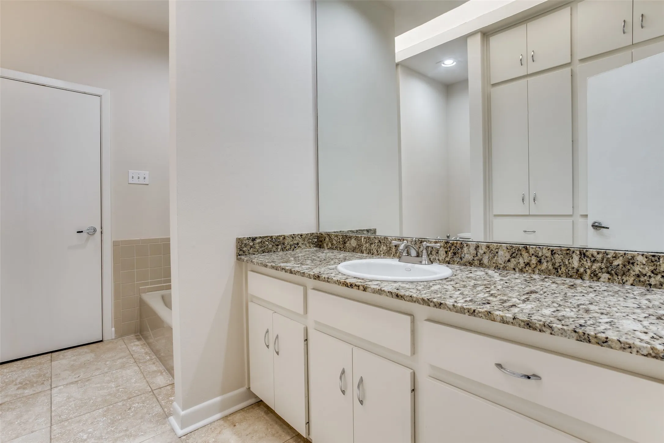 Condominium For Rent in Dallas County , 3445 Rankin Street 3445, University Park, Texas 75205, 2 Bedroom, 2 Bathroom, 1 Garage spaces, 1,875 Sqft, built in 1983, mls#21317788, Real Estate Agent in University Park, Homes For Rent in Dallas county, Homes For Rent in University Park, Realtor in University Park Texas, Real Estate Brokerage Independent Realty Texas, Luminita Cordes Realtor