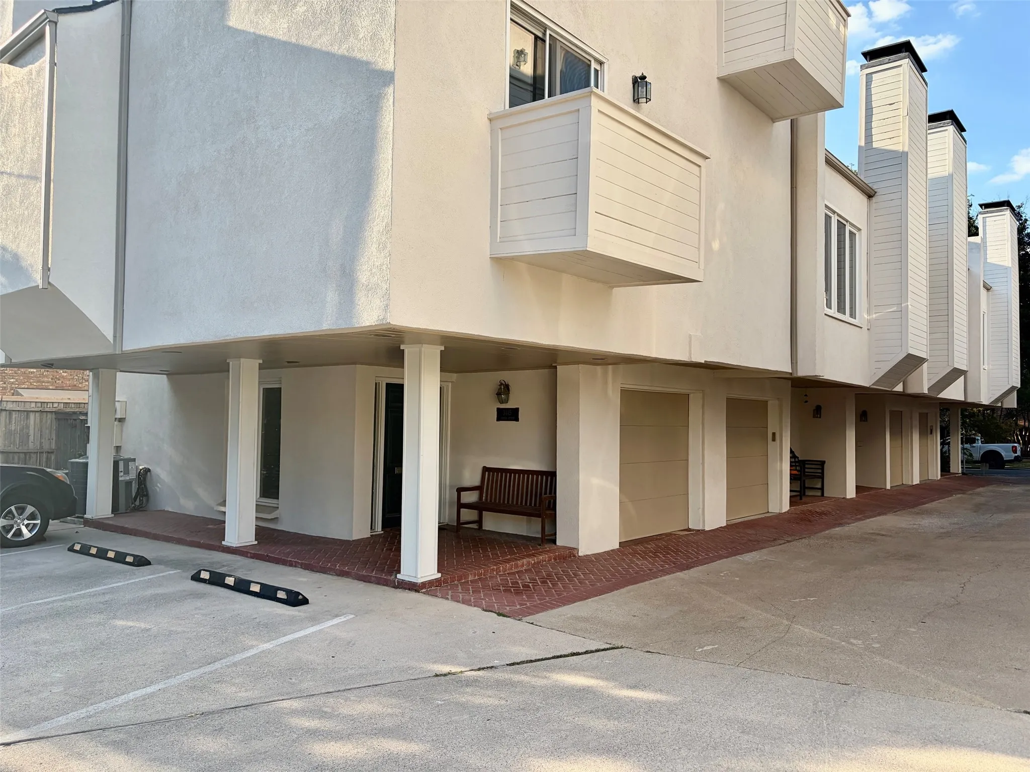 Condominium For Rent in Dallas County , 3445 Rankin Street 3445, University Park, Texas 75205, 2 Bedroom, 2 Bathroom, 1 Garage spaces, 1,875 Sqft, built in 1983, mls#21317788, Real Estate Agent in University Park, Homes For Rent in Dallas county, Homes For Rent in University Park, Realtor in University Park Texas, Real Estate Brokerage Independent Realty Texas, Luminita Cordes Realtor