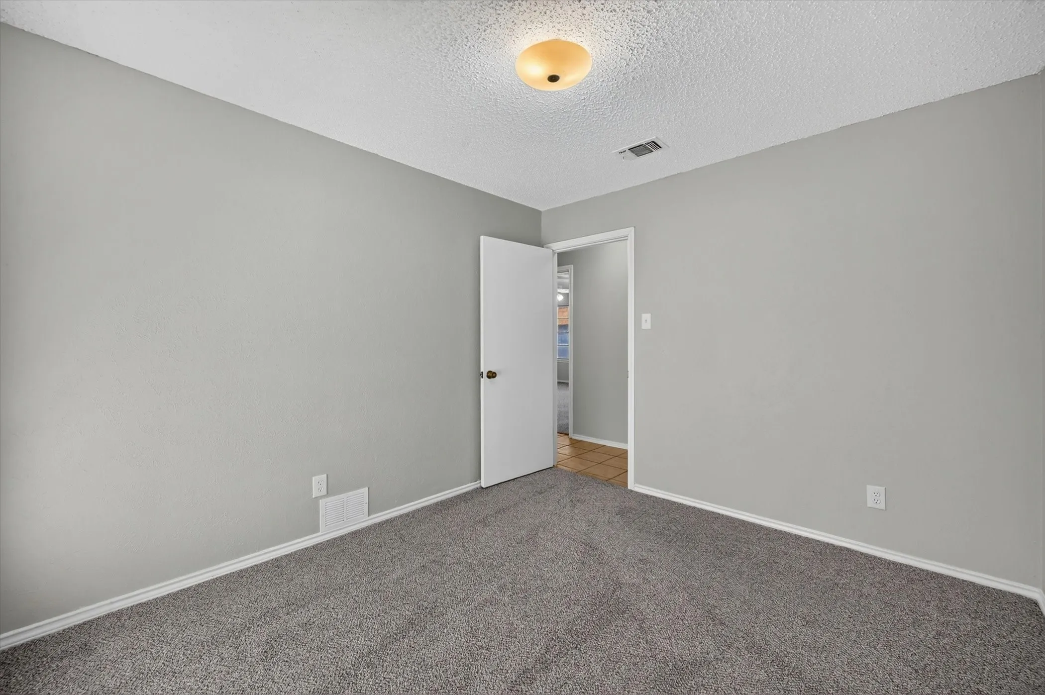 Single Family Residence For Sale in Tarrant County , 3619 Ceran Drive, Arlington, Texas 76016, 3 Bedroom, 2 Bathroom, 2 Garage spaces, 1,706 Sqft, built in 1976, mls#21325892, Real Estate Agent in Arlington, Homes For Sale in Tarrant county, Homes For Sale in Arlington, Realtor in Arlington Texas, Real Estate Brokerage Independent Realty Texas, Luminita Cordes Realtor