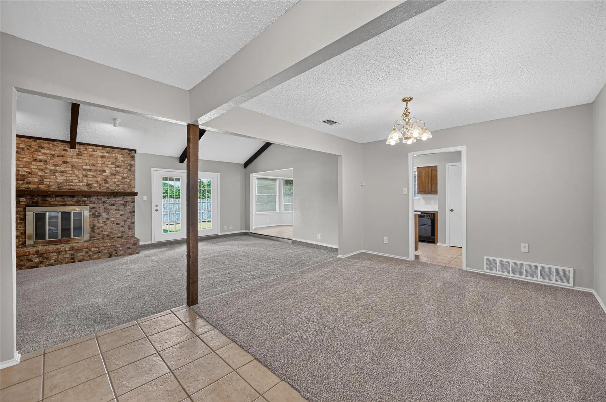 Single Family Residence For Sale in Tarrant County , 3619 Ceran Drive, Arlington, Texas 76016, 3 Bedroom, 2 Bathroom, 2 Garage spaces, 1,706 Sqft, built in 1976, mls#21325892, Real Estate Agent in Arlington, Homes For Sale in Tarrant county, Homes For Sale in Arlington, Realtor in Arlington Texas, Real Estate Brokerage Independent Realty Texas, Luminita Cordes Realtor