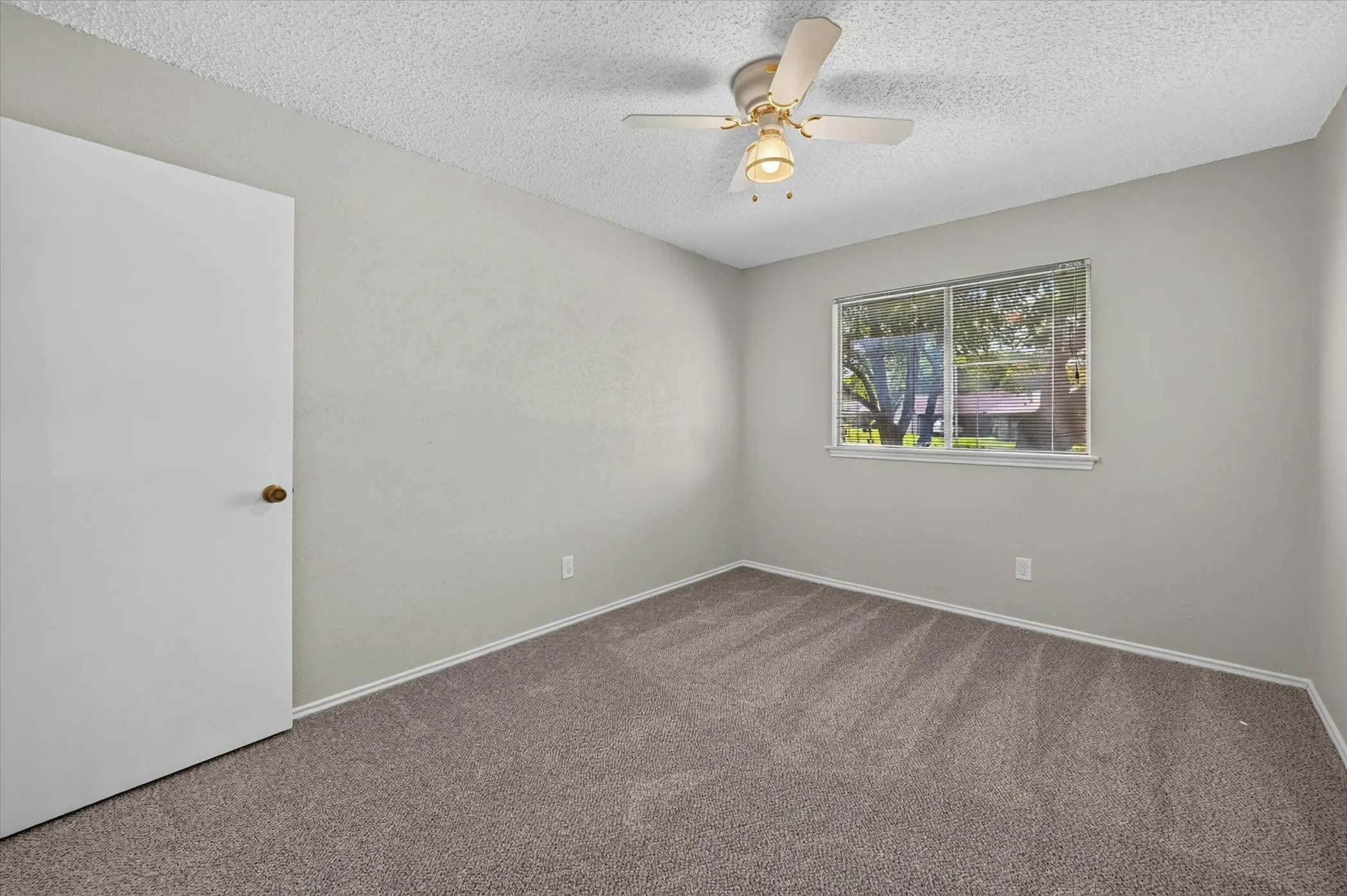 Single Family Residence For Sale in Tarrant County , 3619 Ceran Drive, Arlington, Texas 76016, 3 Bedroom, 2 Bathroom, 2 Garage spaces, 1,706 Sqft, built in 1976, mls#21325892, Real Estate Agent in Arlington, Homes For Sale in Tarrant county, Homes For Sale in Arlington, Realtor in Arlington Texas, Real Estate Brokerage Independent Realty Texas, Luminita Cordes Realtor