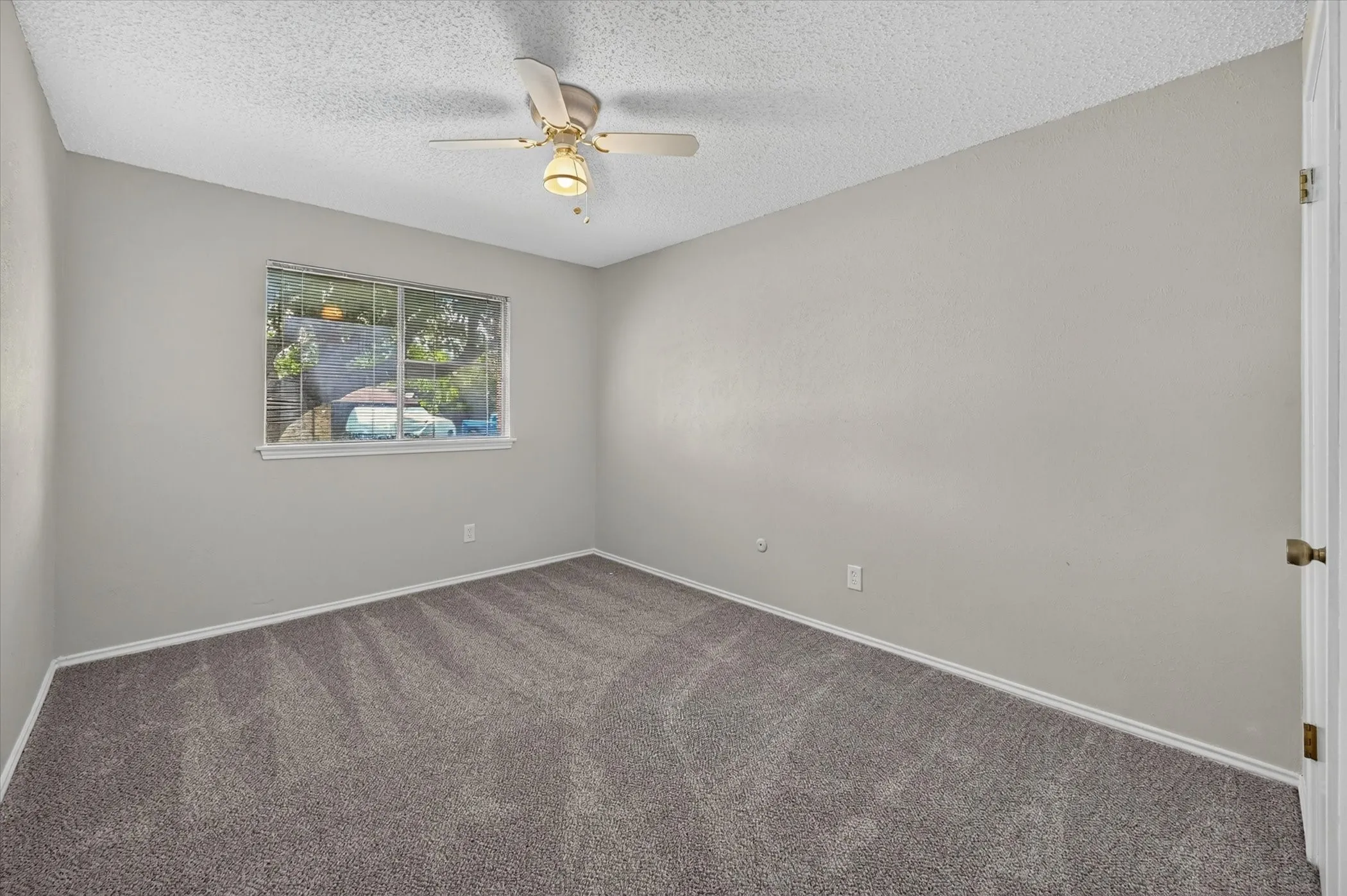 Single Family Residence For Sale in Tarrant County , 3619 Ceran Drive, Arlington, Texas 76016, 3 Bedroom, 2 Bathroom, 2 Garage spaces, 1,706 Sqft, built in 1976, mls#21325892, Real Estate Agent in Arlington, Homes For Sale in Tarrant county, Homes For Sale in Arlington, Realtor in Arlington Texas, Real Estate Brokerage Independent Realty Texas, Luminita Cordes Realtor
