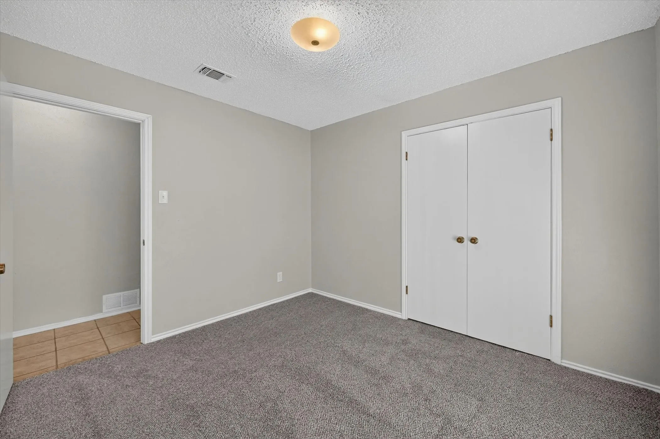 Single Family Residence For Sale in Tarrant County , 3619 Ceran Drive, Arlington, Texas 76016, 3 Bedroom, 2 Bathroom, 2 Garage spaces, 1,706 Sqft, built in 1976, mls#21325892, Real Estate Agent in Arlington, Homes For Sale in Tarrant county, Homes For Sale in Arlington, Realtor in Arlington Texas, Real Estate Brokerage Independent Realty Texas, Luminita Cordes Realtor