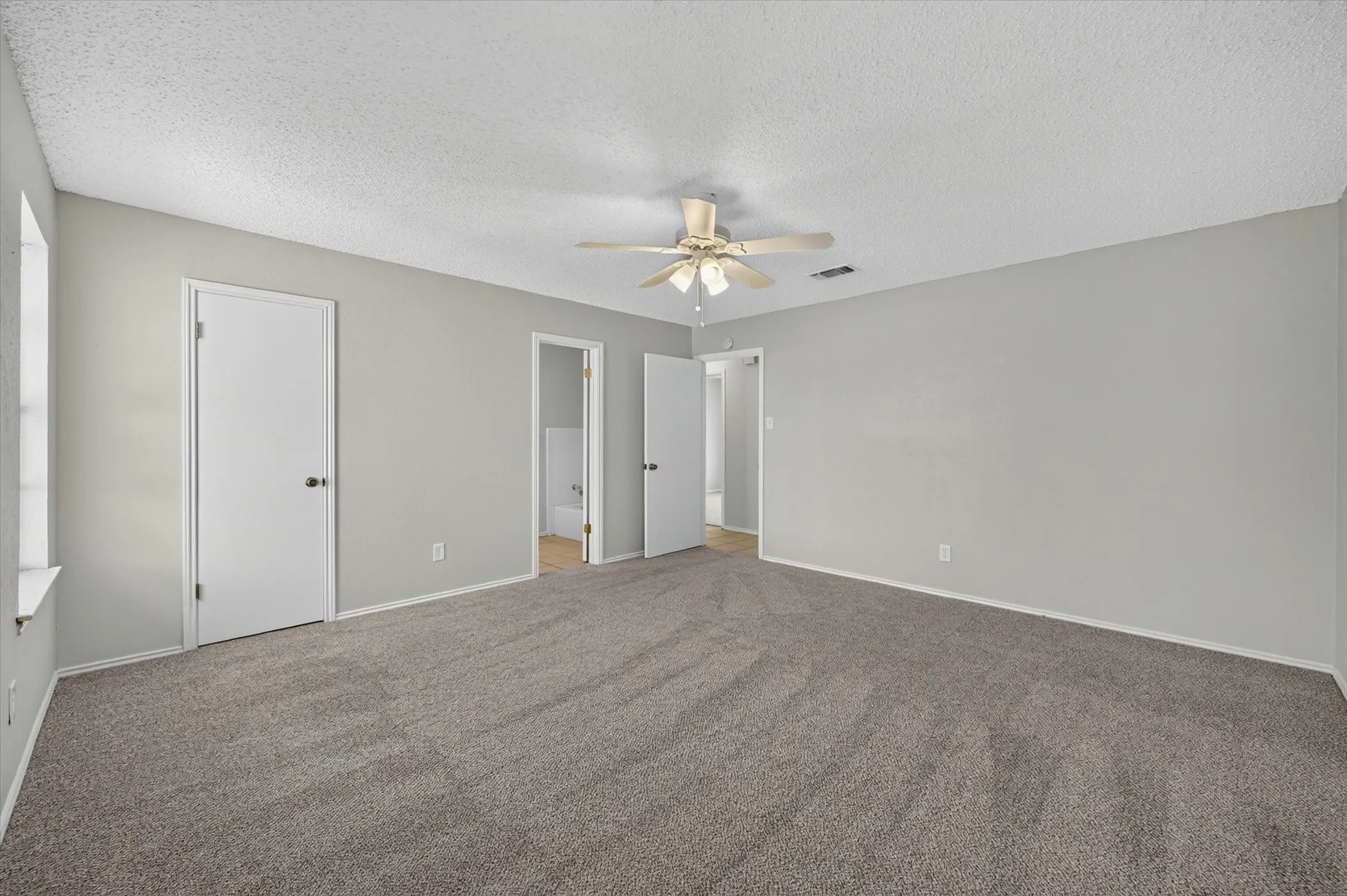 Single Family Residence For Sale in Tarrant County , 3619 Ceran Drive, Arlington, Texas 76016, 3 Bedroom, 2 Bathroom, 2 Garage spaces, 1,706 Sqft, built in 1976, mls#21325892, Real Estate Agent in Arlington, Homes For Sale in Tarrant county, Homes For Sale in Arlington, Realtor in Arlington Texas, Real Estate Brokerage Independent Realty Texas, Luminita Cordes Realtor