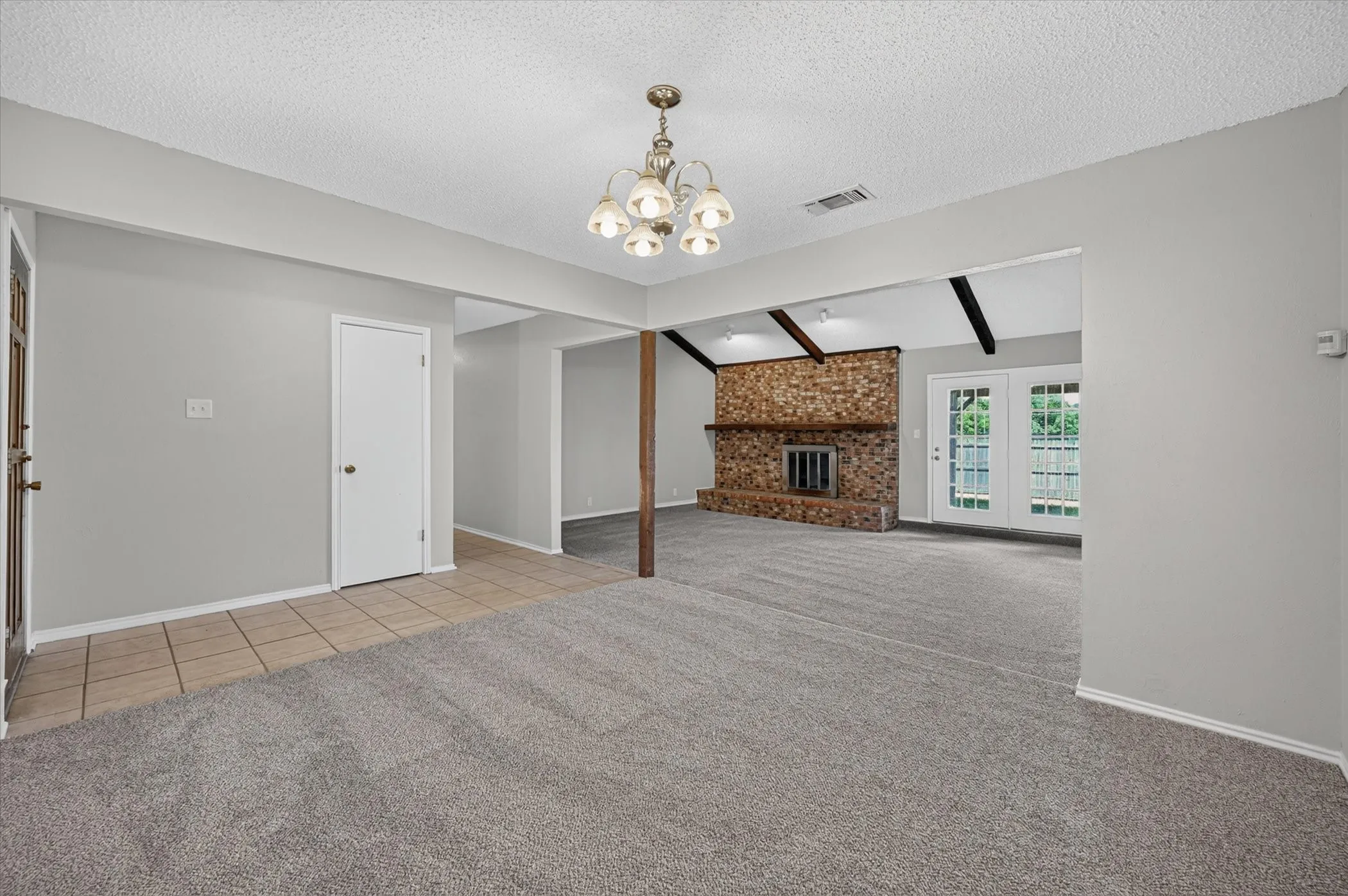 Single Family Residence For Sale in Tarrant County , 3619 Ceran Drive, Arlington, Texas 76016, 3 Bedroom, 2 Bathroom, 2 Garage spaces, 1,706 Sqft, built in 1976, mls#21325892, Real Estate Agent in Arlington, Homes For Sale in Tarrant county, Homes For Sale in Arlington, Realtor in Arlington Texas, Real Estate Brokerage Independent Realty Texas, Luminita Cordes Realtor