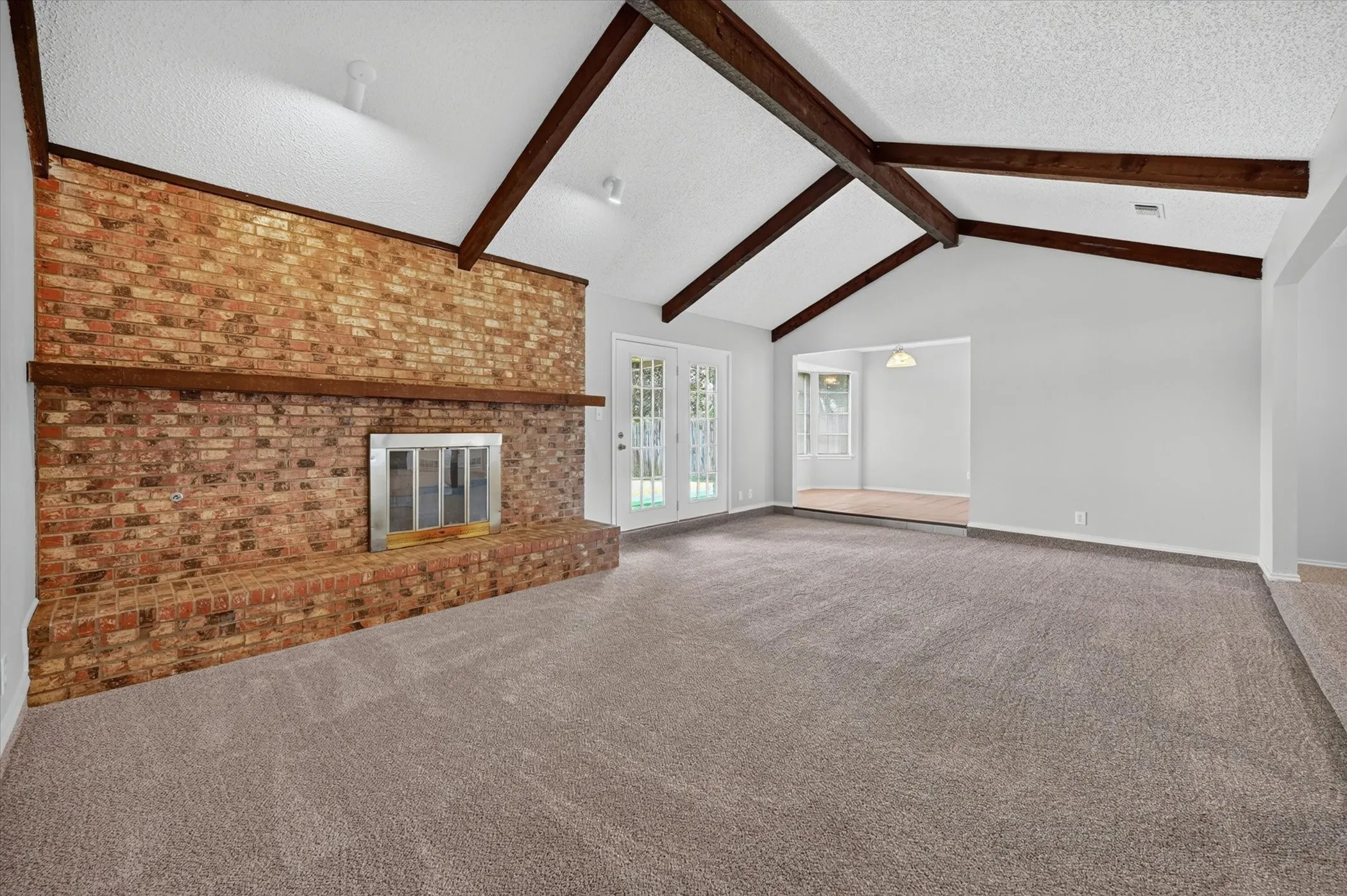 Single Family Residence For Sale in Tarrant County , 3619 Ceran Drive, Arlington, Texas 76016, 3 Bedroom, 2 Bathroom, 2 Garage spaces, 1,706 Sqft, built in 1976, mls#21325892, Real Estate Agent in Arlington, Homes For Sale in Tarrant county, Homes For Sale in Arlington, Realtor in Arlington Texas, Real Estate Brokerage Independent Realty Texas, Luminita Cordes Realtor