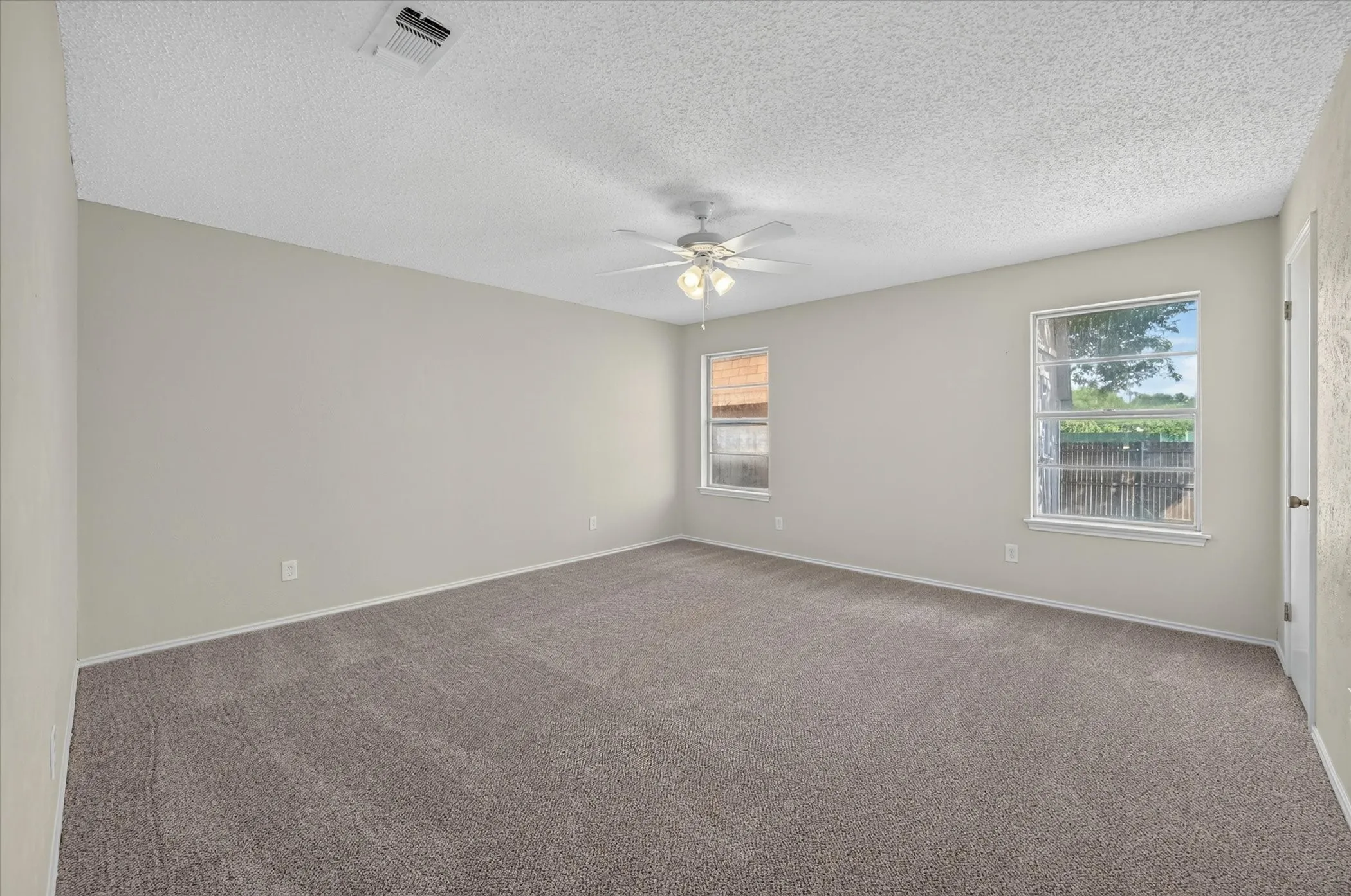 Single Family Residence For Sale in Tarrant County , 3619 Ceran Drive, Arlington, Texas 76016, 3 Bedroom, 2 Bathroom, 2 Garage spaces, 1,706 Sqft, built in 1976, mls#21325892, Real Estate Agent in Arlington, Homes For Sale in Tarrant county, Homes For Sale in Arlington, Realtor in Arlington Texas, Real Estate Brokerage Independent Realty Texas, Luminita Cordes Realtor