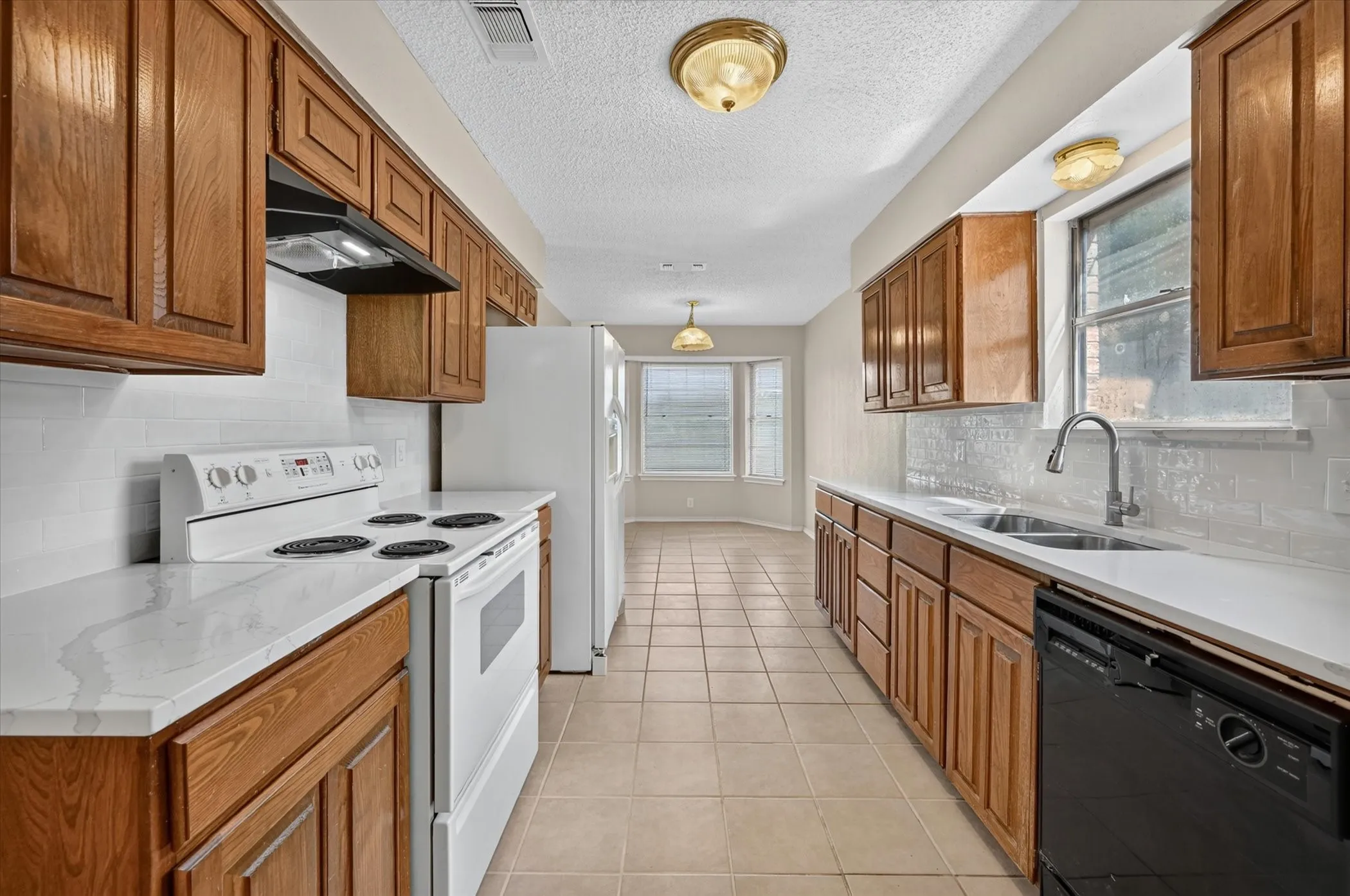Single Family Residence For Sale in Tarrant County , 3619 Ceran Drive, Arlington, Texas 76016, 3 Bedroom, 2 Bathroom, 2 Garage spaces, 1,706 Sqft, built in 1976, mls#21325892, Real Estate Agent in Arlington, Homes For Sale in Tarrant county, Homes For Sale in Arlington, Realtor in Arlington Texas, Real Estate Brokerage Independent Realty Texas, Luminita Cordes Realtor