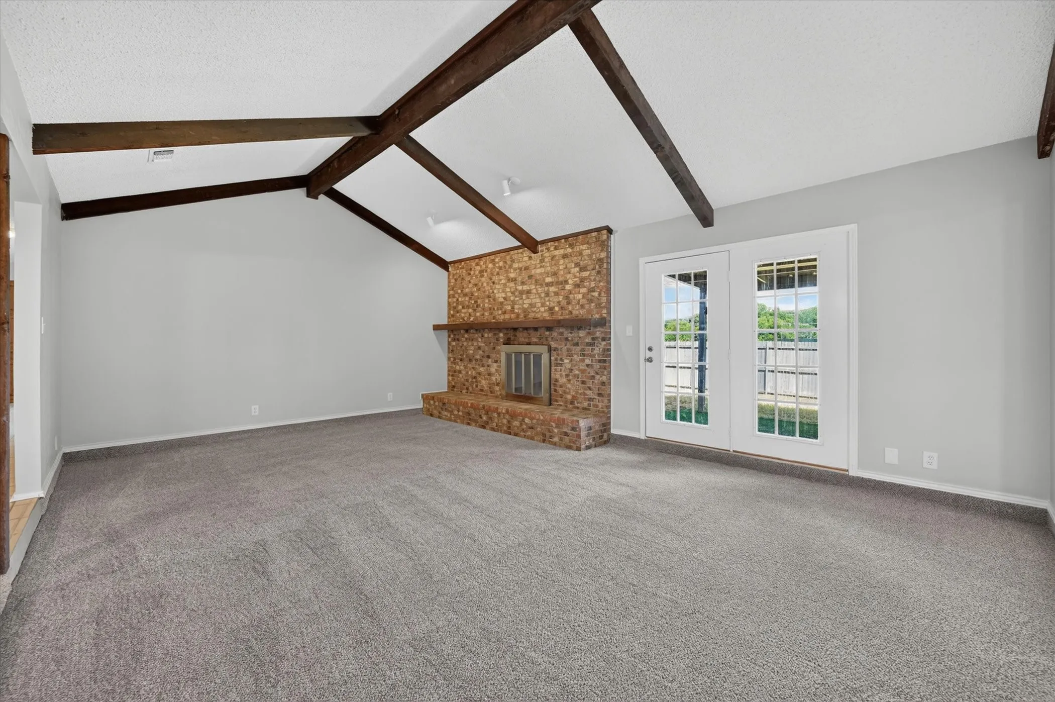 Single Family Residence For Sale in Tarrant County , 3619 Ceran Drive, Arlington, Texas 76016, 3 Bedroom, 2 Bathroom, 2 Garage spaces, 1,706 Sqft, built in 1976, mls#21325892, Real Estate Agent in Arlington, Homes For Sale in Tarrant county, Homes For Sale in Arlington, Realtor in Arlington Texas, Real Estate Brokerage Independent Realty Texas, Luminita Cordes Realtor