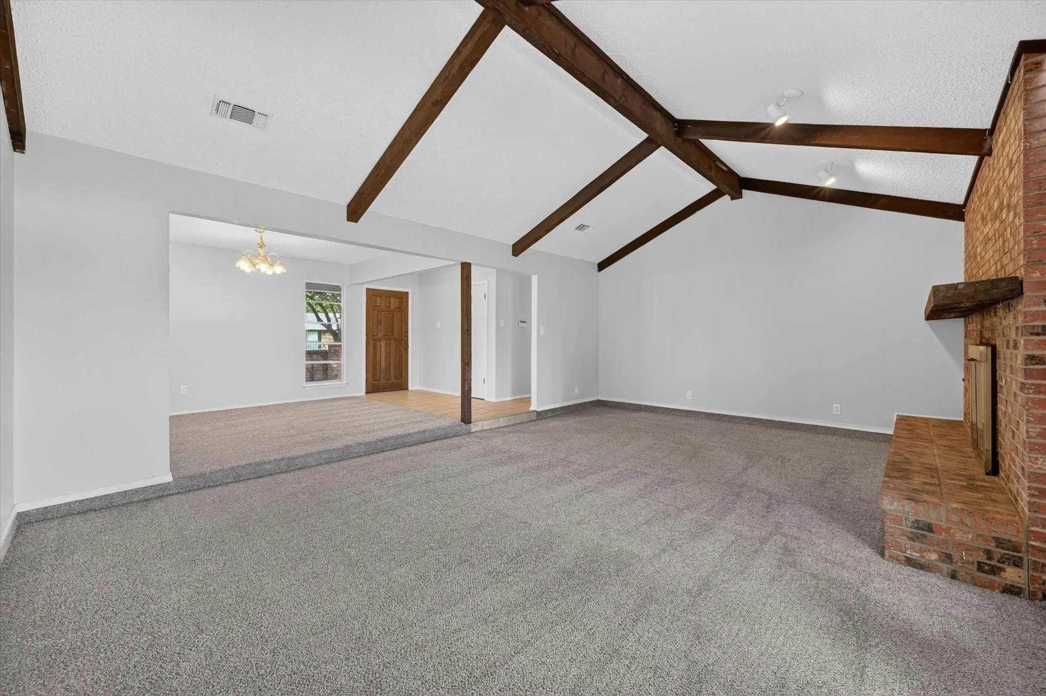 Single Family Residence For Sale in Tarrant County , 3619 Ceran Drive, Arlington, Texas 76016, 3 Bedroom, 2 Bathroom, 2 Garage spaces, 1,706 Sqft, built in 1976, mls#21325892, Real Estate Agent in Arlington, Homes For Sale in Tarrant county, Homes For Sale in Arlington, Realtor in Arlington Texas, Real Estate Brokerage Independent Realty Texas, Luminita Cordes Realtor