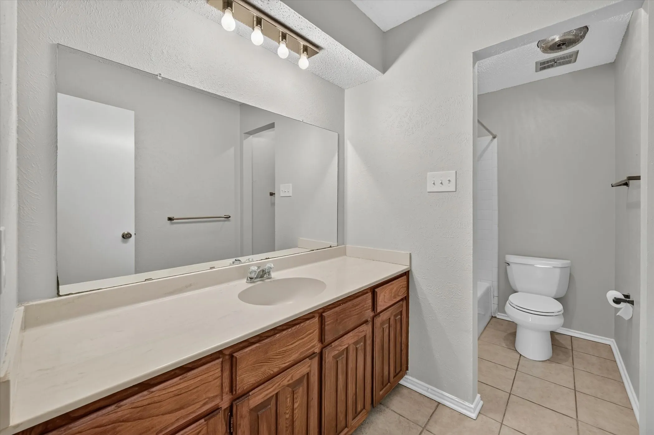 Single Family Residence For Sale in Tarrant County , 3619 Ceran Drive, Arlington, Texas 76016, 3 Bedroom, 2 Bathroom, 2 Garage spaces, 1,706 Sqft, built in 1976, mls#21325892, Real Estate Agent in Arlington, Homes For Sale in Tarrant county, Homes For Sale in Arlington, Realtor in Arlington Texas, Real Estate Brokerage Independent Realty Texas, Luminita Cordes Realtor