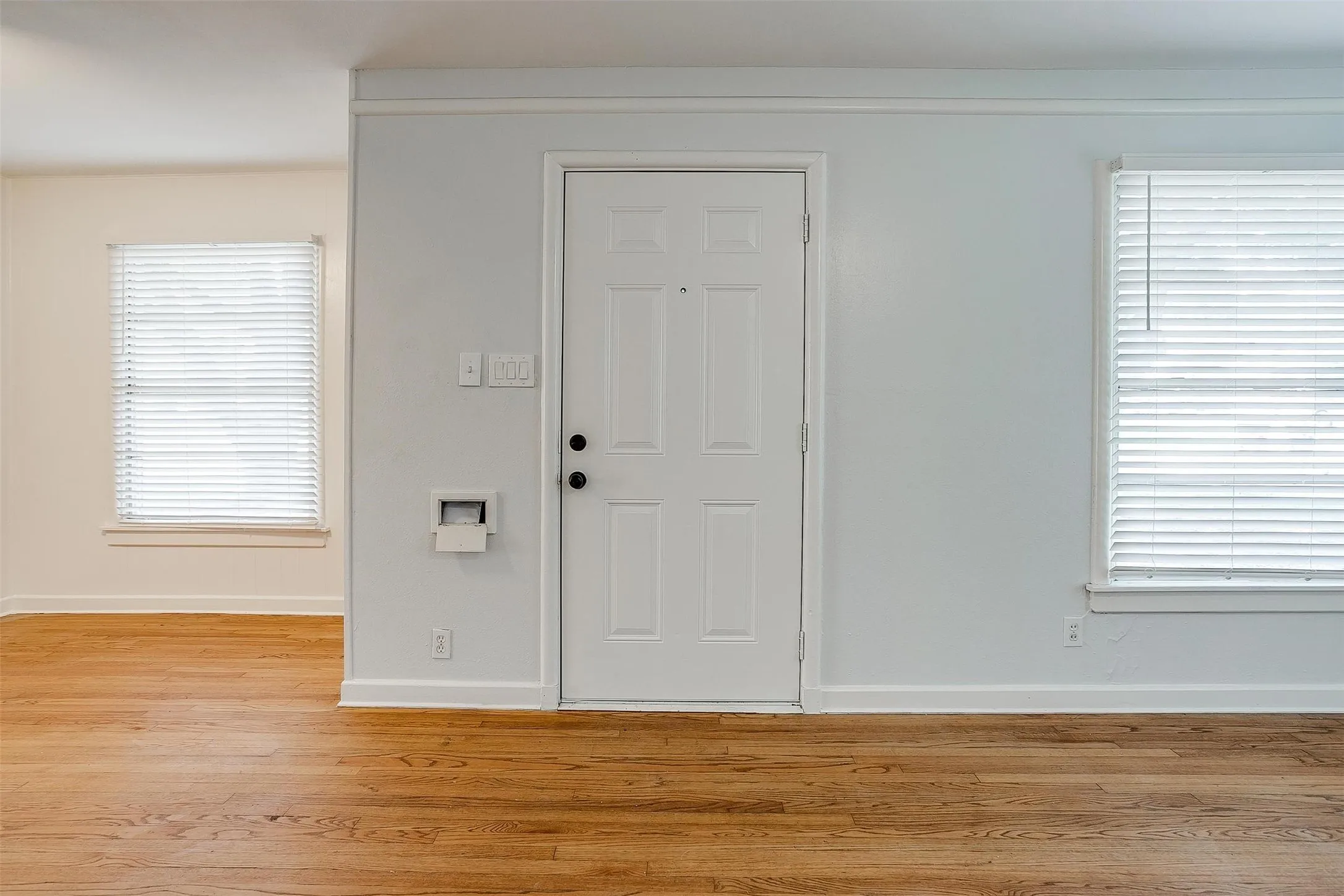 Single Family Residence For Rent in Tarrant County , 3557 Suffolk Drive, Fort Worth, Texas 76109, 2 Bedroom, 1 Bathroom, 1 Garage spaces, 1,104 Sqft, built in 1949, mls#21331598, Real Estate Agent in Fort Worth, Homes For Rent in Tarrant county, Homes For Rent in Fort Worth, Realtor in Fort Worth Texas, Real Estate Brokerage Independent Realty Texas, Luminita Cordes Realtor