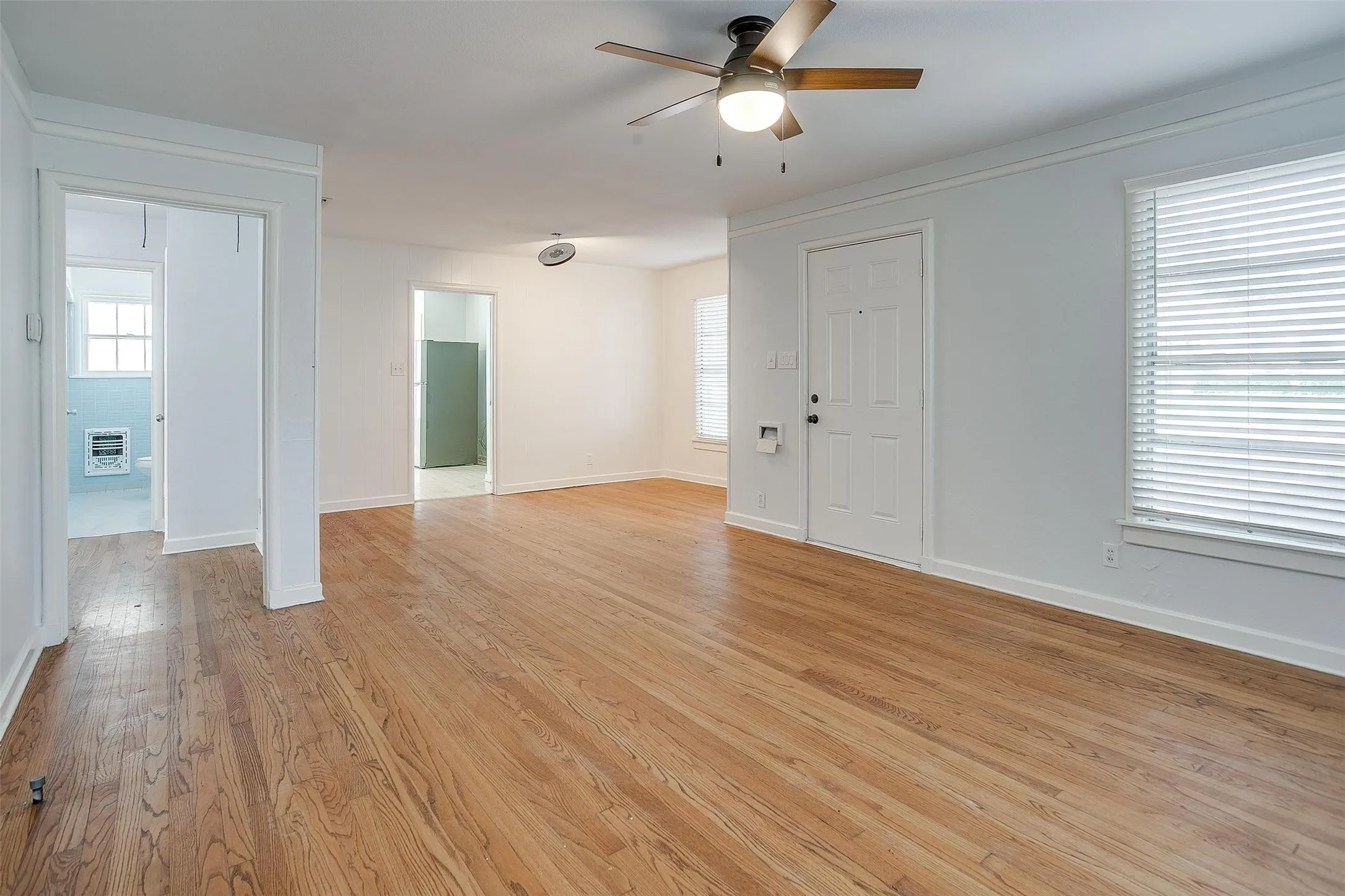 Single Family Residence For Rent in Tarrant County , 3557 Suffolk Drive, Fort Worth, Texas 76109, 2 Bedroom, 1 Bathroom, 1 Garage spaces, 1,104 Sqft, built in 1949, mls#21331598, Real Estate Agent in Fort Worth, Homes For Rent in Tarrant county, Homes For Rent in Fort Worth, Realtor in Fort Worth Texas, Real Estate Brokerage Independent Realty Texas, Luminita Cordes Realtor
