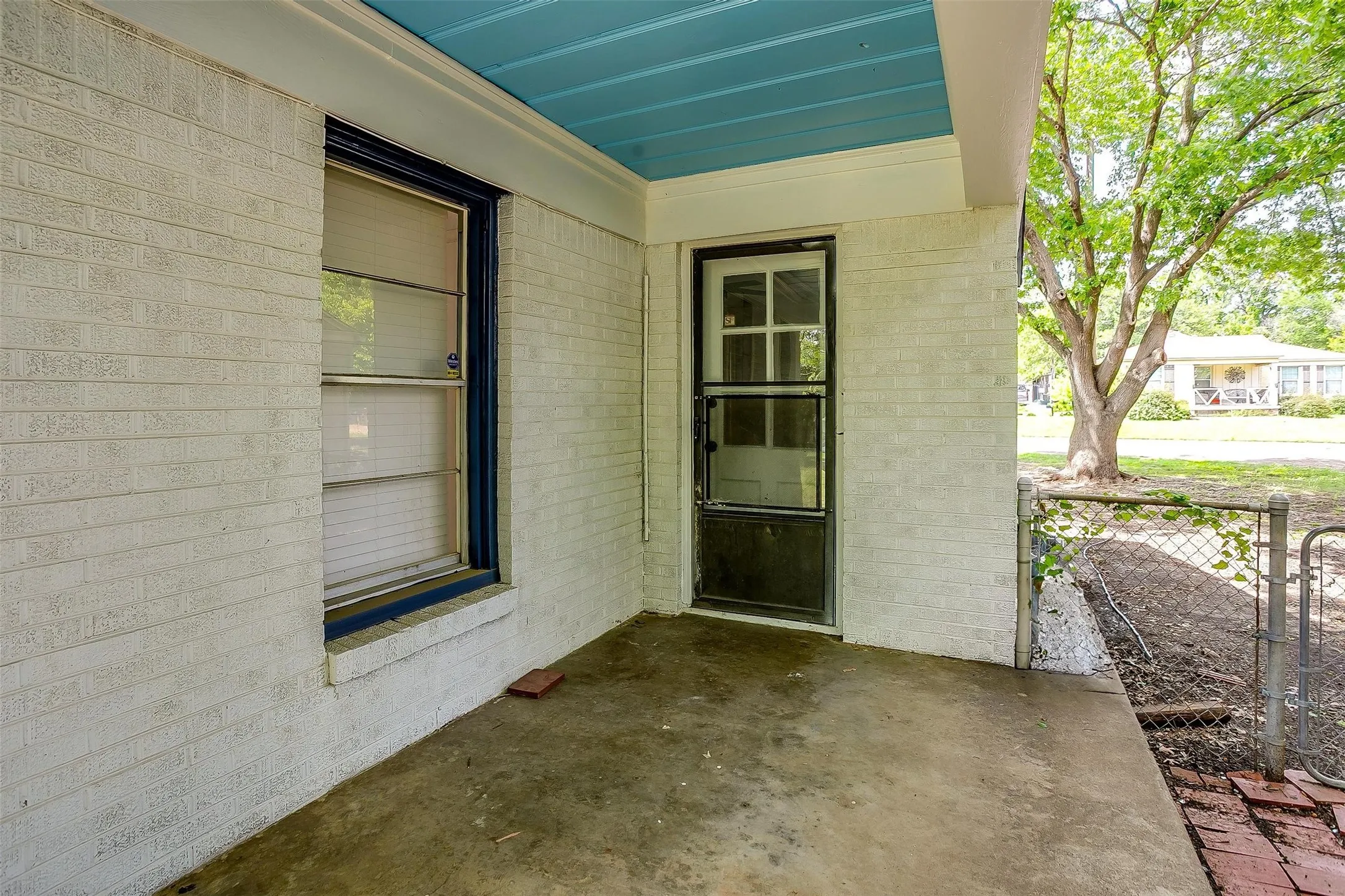 Single Family Residence For Rent in Tarrant County , 3557 Suffolk Drive, Fort Worth, Texas 76109, 2 Bedroom, 1 Bathroom, 1 Garage spaces, 1,104 Sqft, built in 1949, mls#21331598, Real Estate Agent in Fort Worth, Homes For Rent in Tarrant county, Homes For Rent in Fort Worth, Realtor in Fort Worth Texas, Real Estate Brokerage Independent Realty Texas, Luminita Cordes Realtor