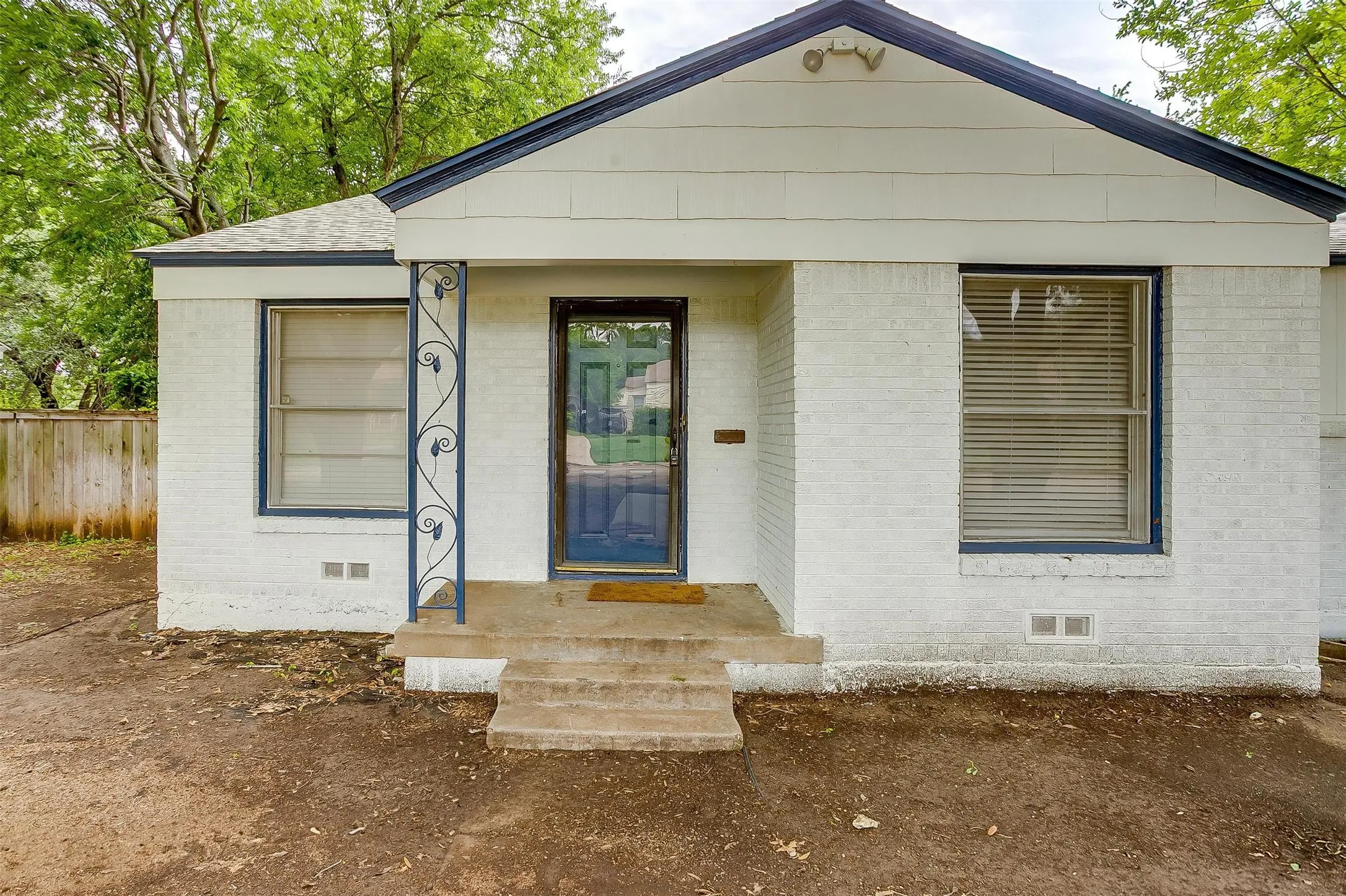 Single Family Residence For Rent in Tarrant County , 3557 Suffolk Drive, Fort Worth, Texas 76109, 2 Bedroom, 1 Bathroom, 1 Garage spaces, 1,104 Sqft, built in 1949, mls#21331598, Real Estate Agent in Fort Worth, Homes For Rent in Tarrant county, Homes For Rent in Fort Worth, Realtor in Fort Worth Texas, Real Estate Brokerage Independent Realty Texas, Luminita Cordes Realtor