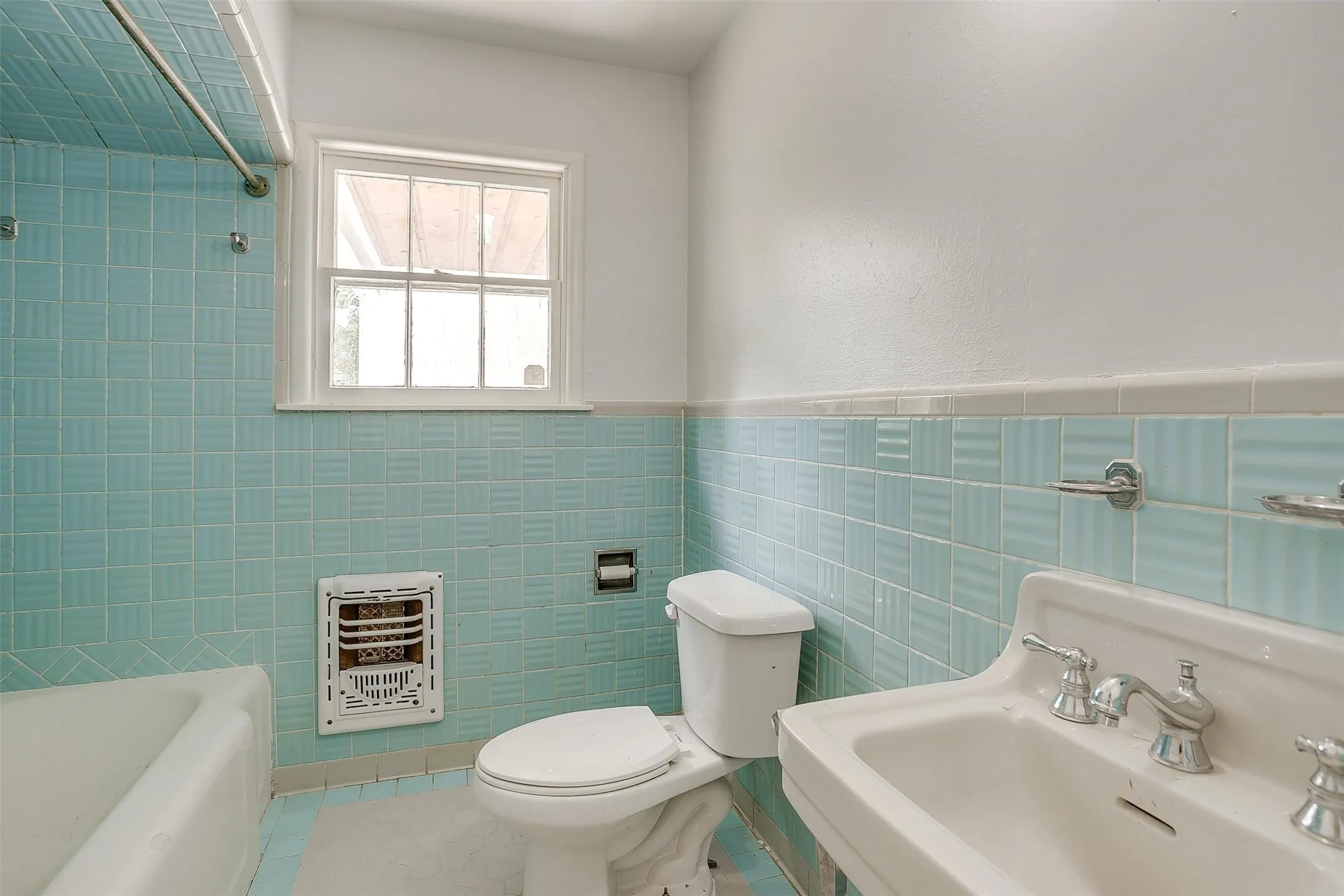 Single Family Residence For Rent in Tarrant County , 3557 Suffolk Drive, Fort Worth, Texas 76109, 2 Bedroom, 1 Bathroom, 1 Garage spaces, 1,104 Sqft, built in 1949, mls#21331598, Real Estate Agent in Fort Worth, Homes For Rent in Tarrant county, Homes For Rent in Fort Worth, Realtor in Fort Worth Texas, Real Estate Brokerage Independent Realty Texas, Luminita Cordes Realtor