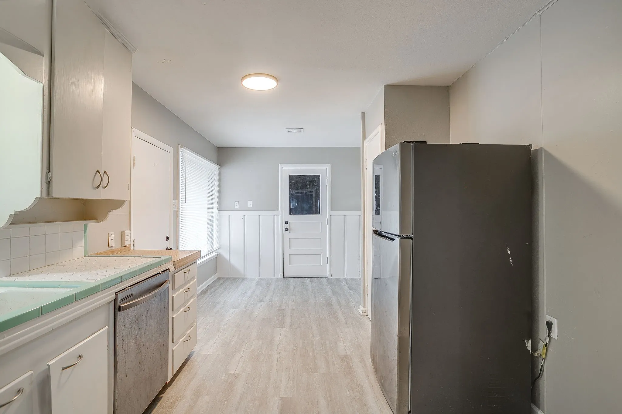 Single Family Residence For Rent in Tarrant County , 3557 Suffolk Drive, Fort Worth, Texas 76109, 2 Bedroom, 1 Bathroom, 1 Garage spaces, 1,104 Sqft, built in 1949, mls#21331598, Real Estate Agent in Fort Worth, Homes For Rent in Tarrant county, Homes For Rent in Fort Worth, Realtor in Fort Worth Texas, Real Estate Brokerage Independent Realty Texas, Luminita Cordes Realtor