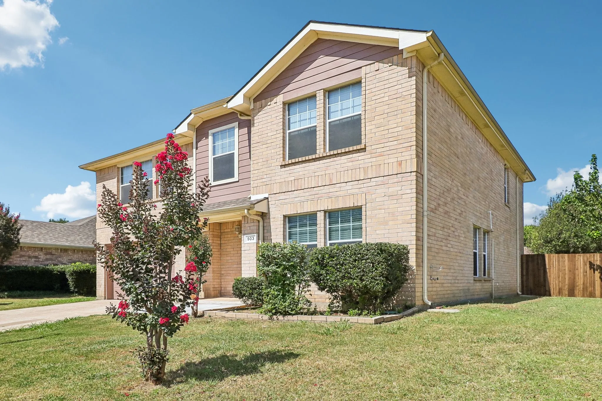 Front of home with large side yard