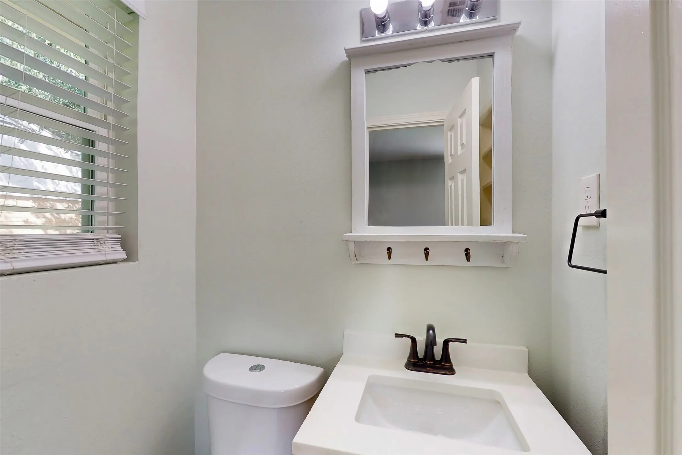 Single Family Residence For Sale in Dallas County , 3351 Caracas Drive, Mesquite, Texas 75150, 6 Bedroom, 3 Bathroom, Garage spaces, 1,550 Sqft, built in 1960, mls#21313784, Real Estate Agent in Mesquite, Homes For Sale in Dallas county, Homes For Sale in Mesquite, Realtor in Mesquite Texas, Real Estate Brokerage Independent Realty Texas, Luminita Cordes Realtor