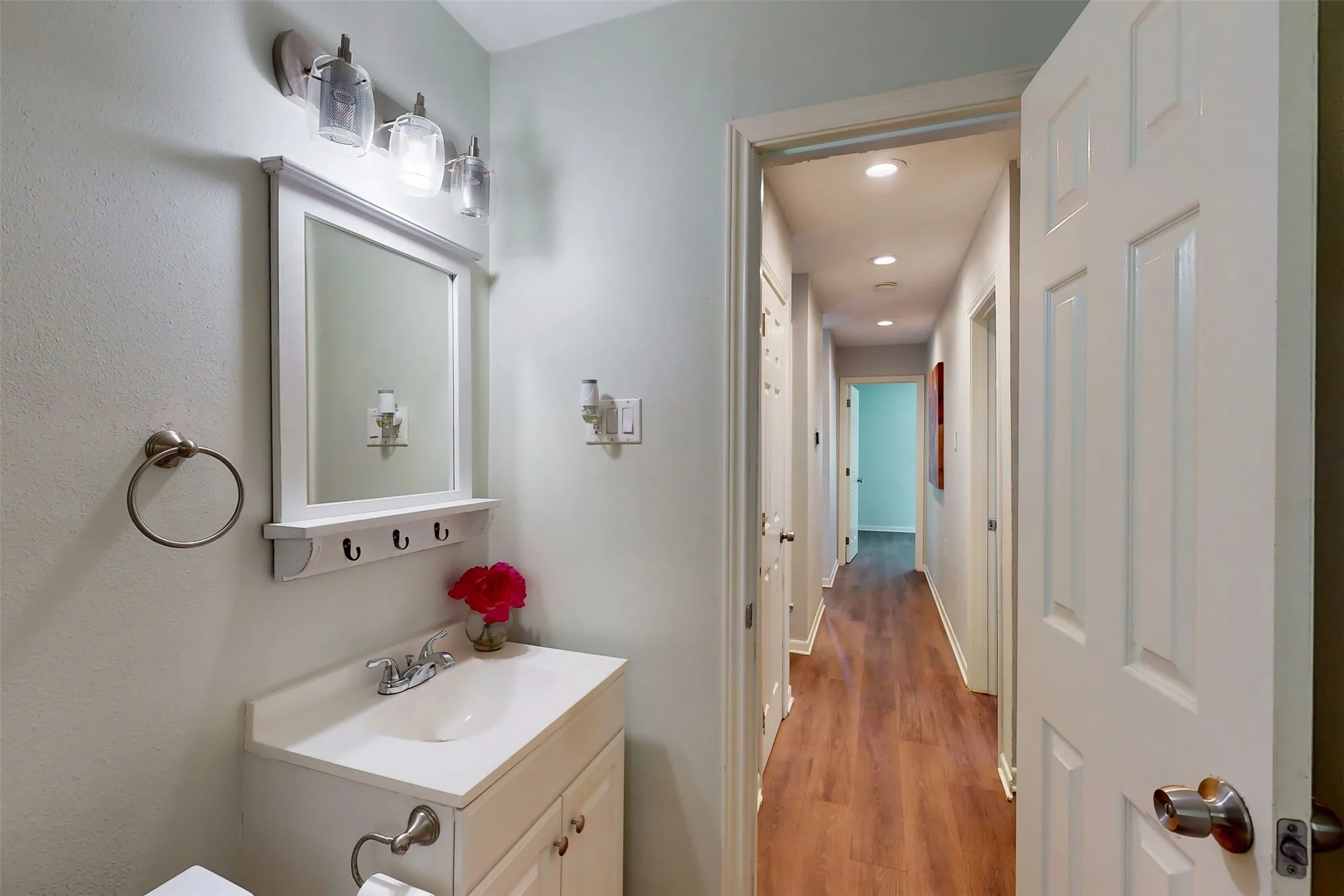 Single Family Residence For Sale in Dallas County , 3351 Caracas Drive, Mesquite, Texas 75150, 6 Bedroom, 3 Bathroom, Garage spaces, 1,550 Sqft, built in 1960, mls#21313784, Real Estate Agent in Mesquite, Homes For Sale in Dallas county, Homes For Sale in Mesquite, Realtor in Mesquite Texas, Real Estate Brokerage Independent Realty Texas, Luminita Cordes Realtor