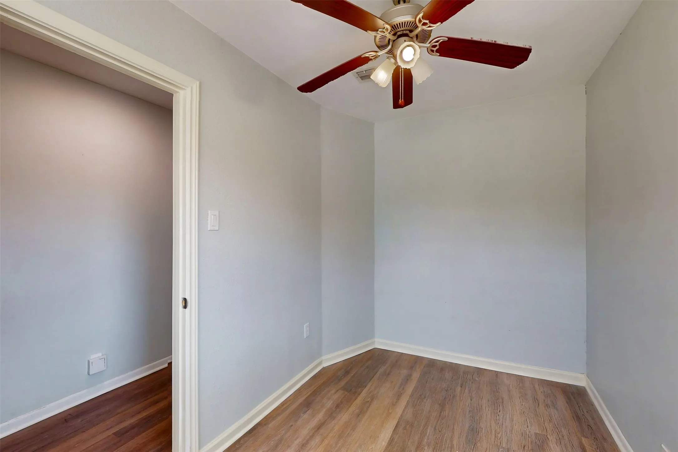 Single Family Residence For Sale in Dallas County , 3351 Caracas Drive, Mesquite, Texas 75150, 6 Bedroom, 3 Bathroom, Garage spaces, 1,550 Sqft, built in 1960, mls#21313784, Real Estate Agent in Mesquite, Homes For Sale in Dallas county, Homes For Sale in Mesquite, Realtor in Mesquite Texas, Real Estate Brokerage Independent Realty Texas, Luminita Cordes Realtor