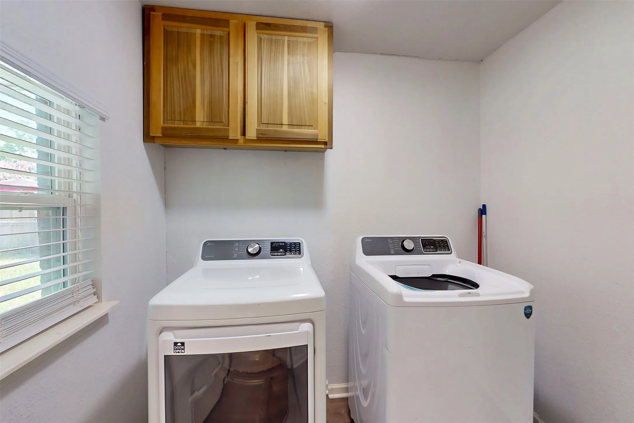 Single Family Residence For Sale in Dallas County , 3351 Caracas Drive, Mesquite, Texas 75150, 6 Bedroom, 3 Bathroom, Garage spaces, 1,550 Sqft, built in 1960, mls#21313784, Real Estate Agent in Mesquite, Homes For Sale in Dallas county, Homes For Sale in Mesquite, Realtor in Mesquite Texas, Real Estate Brokerage Independent Realty Texas, Luminita Cordes Realtor