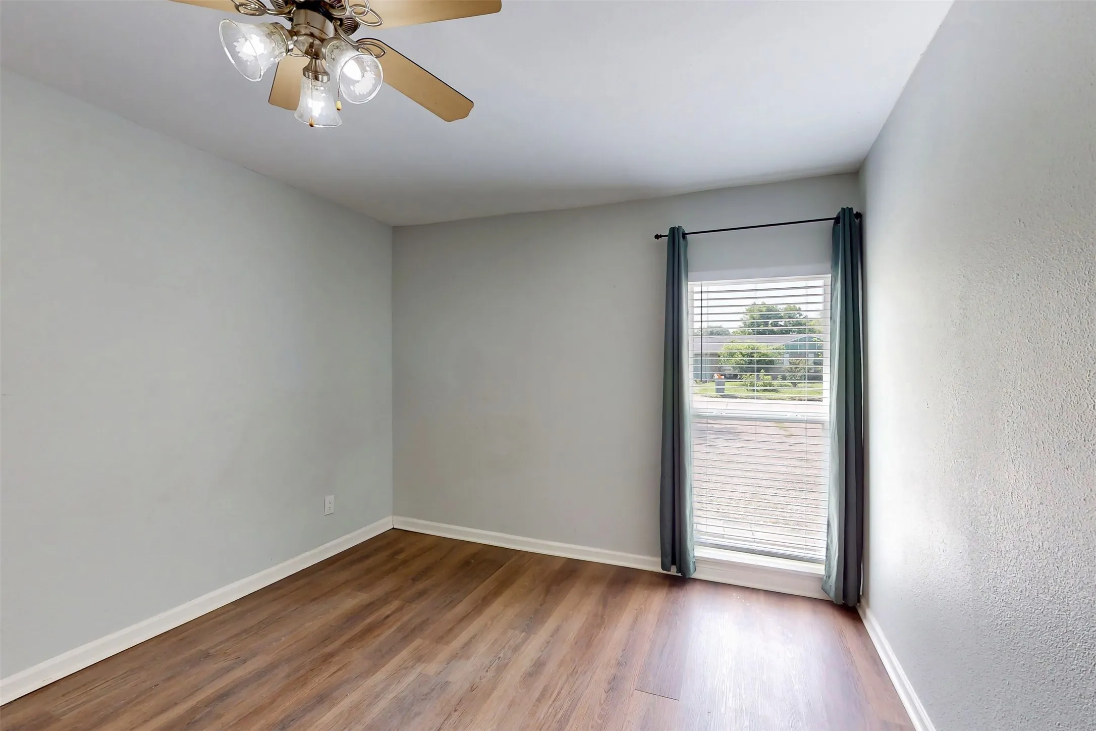 Single Family Residence For Sale in Dallas County , 3351 Caracas Drive, Mesquite, Texas 75150, 6 Bedroom, 3 Bathroom, Garage spaces, 1,550 Sqft, built in 1960, mls#21313784, Real Estate Agent in Mesquite, Homes For Sale in Dallas county, Homes For Sale in Mesquite, Realtor in Mesquite Texas, Real Estate Brokerage Independent Realty Texas, Luminita Cordes Realtor