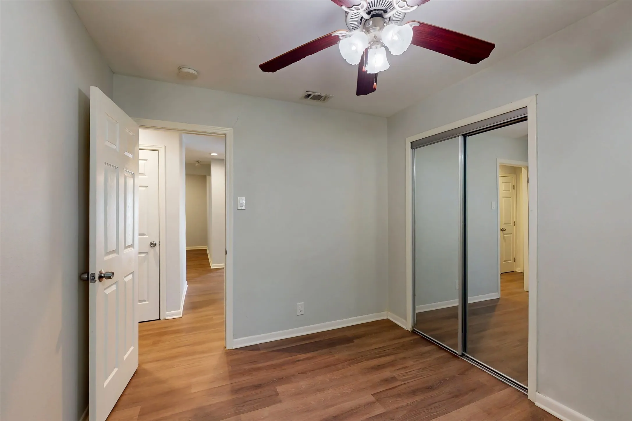 Single Family Residence For Sale in Dallas County , 3351 Caracas Drive, Mesquite, Texas 75150, 6 Bedroom, 3 Bathroom, Garage spaces, 1,550 Sqft, built in 1960, mls#21313784, Real Estate Agent in Mesquite, Homes For Sale in Dallas county, Homes For Sale in Mesquite, Realtor in Mesquite Texas, Real Estate Brokerage Independent Realty Texas, Luminita Cordes Realtor
