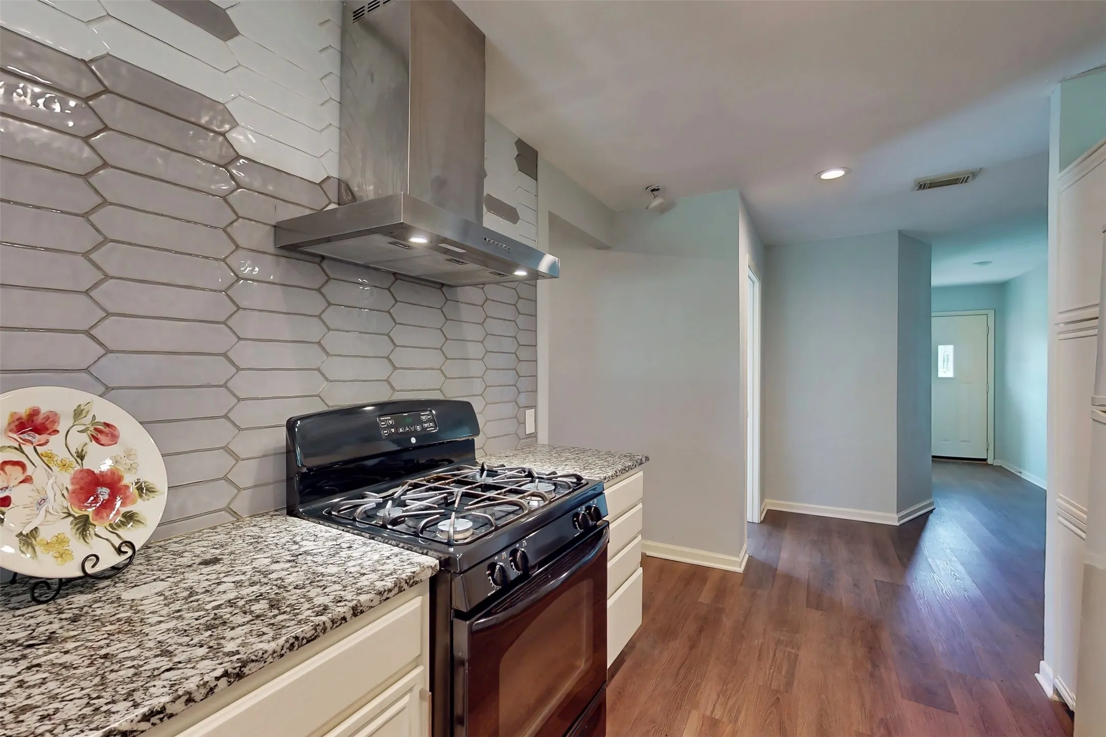 Single Family Residence For Sale in Dallas County , 3351 Caracas Drive, Mesquite, Texas 75150, 6 Bedroom, 3 Bathroom, Garage spaces, 1,550 Sqft, built in 1960, mls#21313784, Real Estate Agent in Mesquite, Homes For Sale in Dallas county, Homes For Sale in Mesquite, Realtor in Mesquite Texas, Real Estate Brokerage Independent Realty Texas, Luminita Cordes Realtor