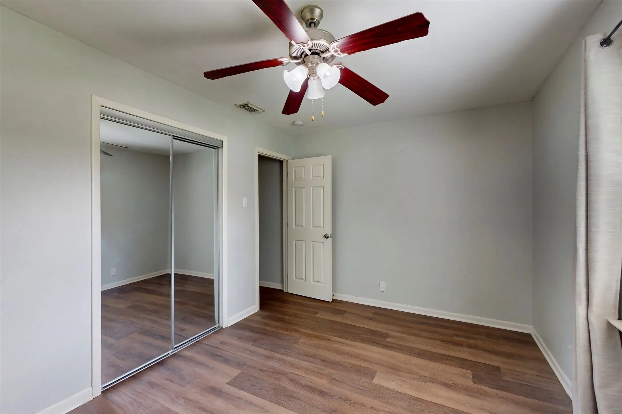 Single Family Residence For Sale in Dallas County , 3351 Caracas Drive, Mesquite, Texas 75150, 6 Bedroom, 3 Bathroom, Garage spaces, 1,550 Sqft, built in 1960, mls#21313784, Real Estate Agent in Mesquite, Homes For Sale in Dallas county, Homes For Sale in Mesquite, Realtor in Mesquite Texas, Real Estate Brokerage Independent Realty Texas, Luminita Cordes Realtor