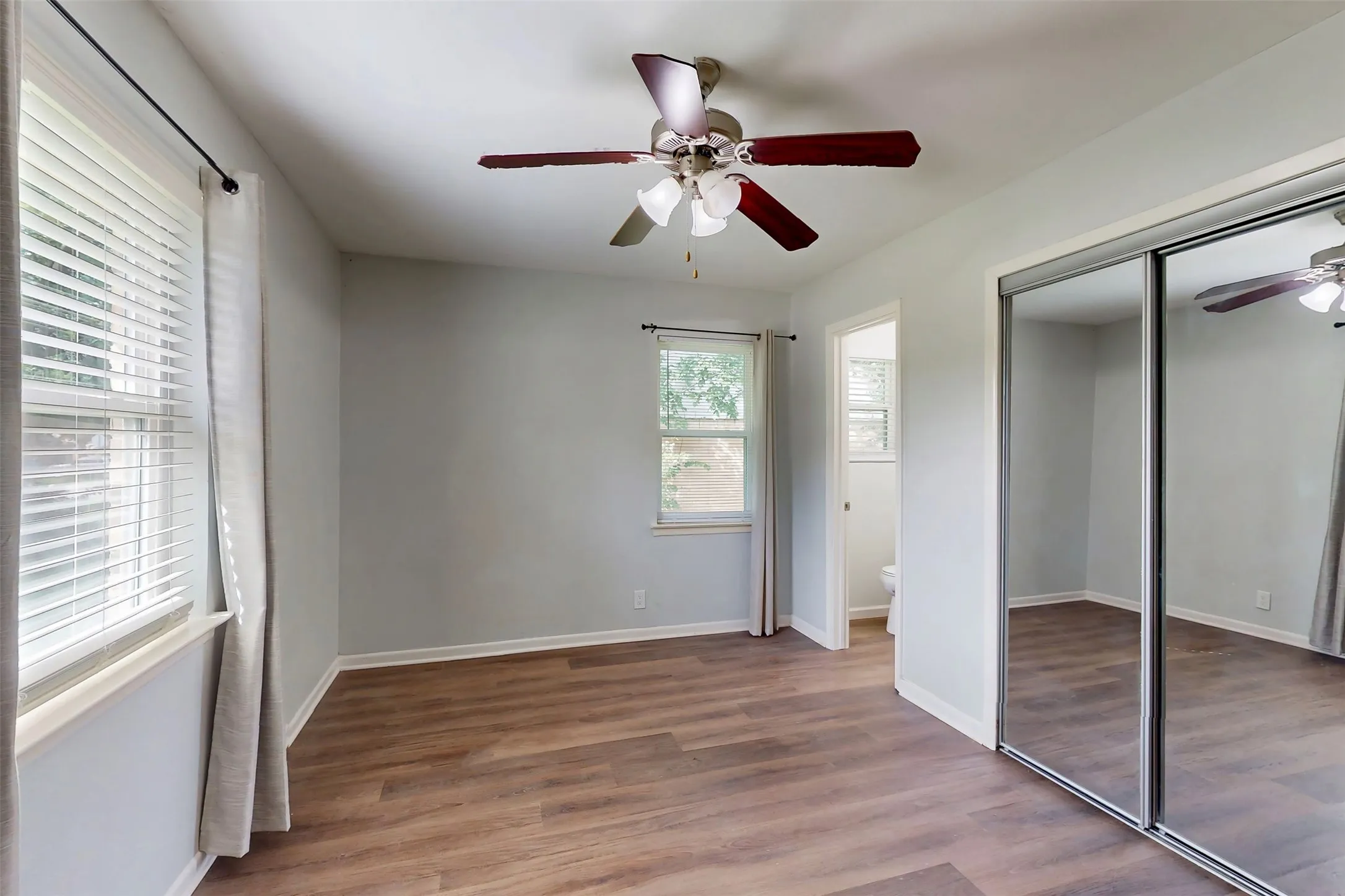 Single Family Residence For Sale in Dallas County , 3351 Caracas Drive, Mesquite, Texas 75150, 6 Bedroom, 3 Bathroom, Garage spaces, 1,550 Sqft, built in 1960, mls#21313784, Real Estate Agent in Mesquite, Homes For Sale in Dallas county, Homes For Sale in Mesquite, Realtor in Mesquite Texas, Real Estate Brokerage Independent Realty Texas, Luminita Cordes Realtor