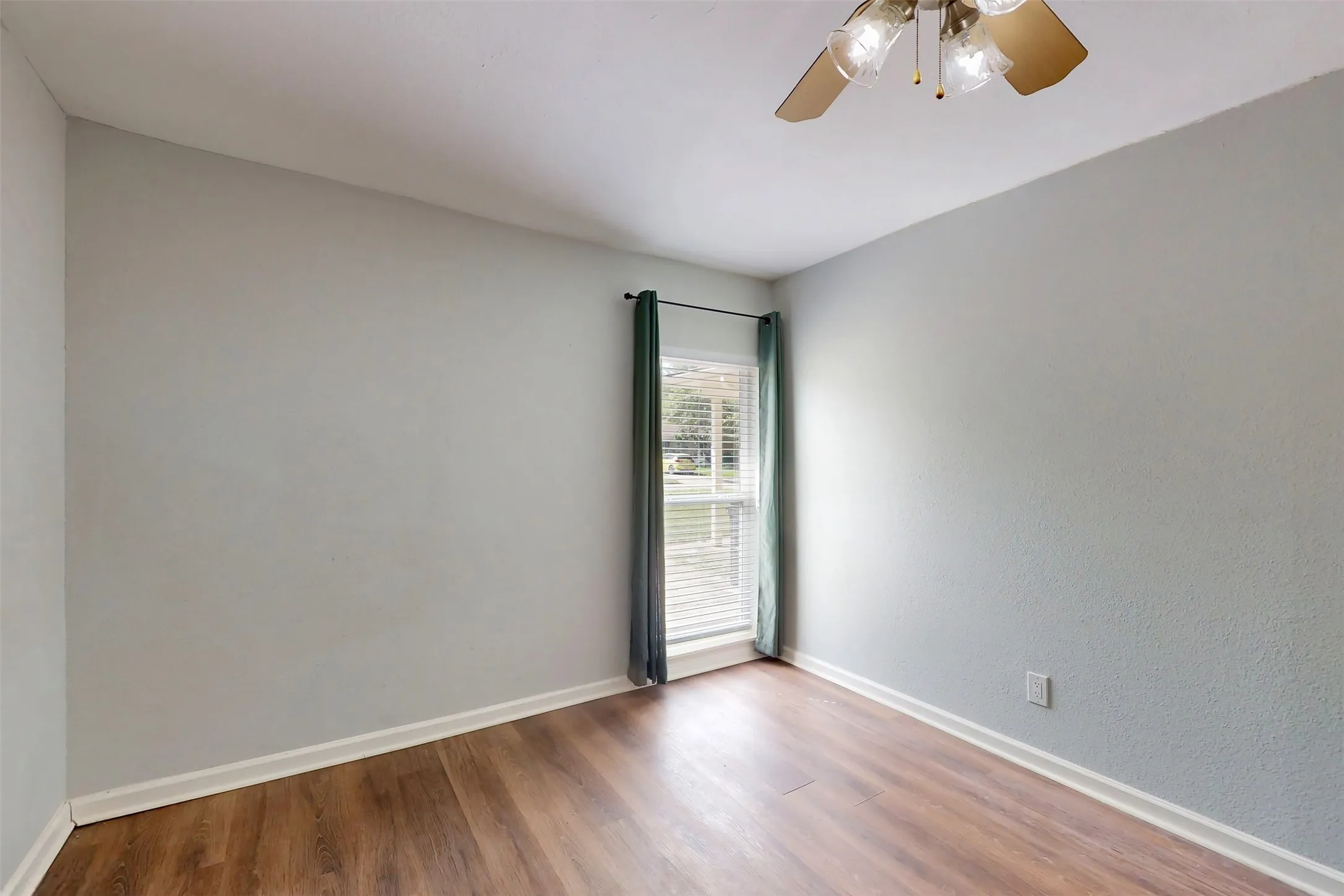 Single Family Residence For Sale in Dallas County , 3351 Caracas Drive, Mesquite, Texas 75150, 6 Bedroom, 3 Bathroom, Garage spaces, 1,550 Sqft, built in 1960, mls#21313784, Real Estate Agent in Mesquite, Homes For Sale in Dallas county, Homes For Sale in Mesquite, Realtor in Mesquite Texas, Real Estate Brokerage Independent Realty Texas, Luminita Cordes Realtor