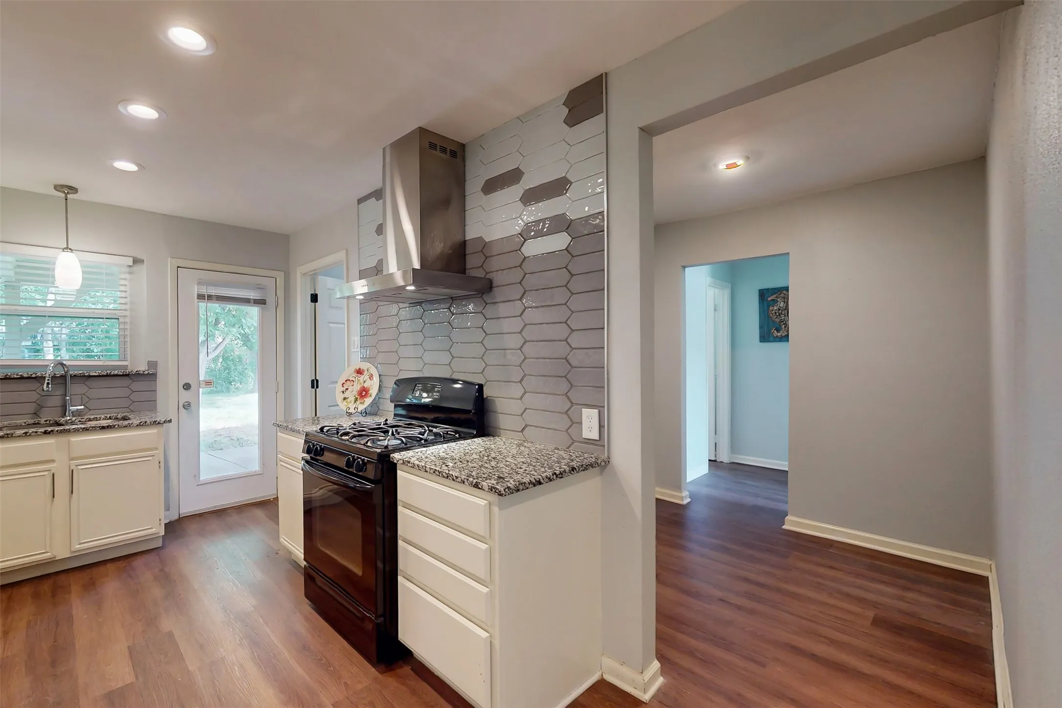 Single Family Residence For Sale in Dallas County , 3351 Caracas Drive, Mesquite, Texas 75150, 6 Bedroom, 3 Bathroom, Garage spaces, 1,550 Sqft, built in 1960, mls#21313784, Real Estate Agent in Mesquite, Homes For Sale in Dallas county, Homes For Sale in Mesquite, Realtor in Mesquite Texas, Real Estate Brokerage Independent Realty Texas, Luminita Cordes Realtor