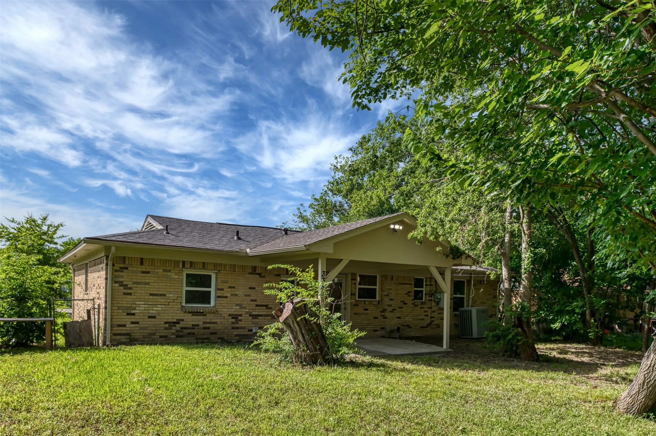 Single Family Residence For Sale in Dallas County , 3351 Caracas Drive, Mesquite, Texas 75150, 6 Bedroom, 3 Bathroom, Garage spaces, 1,550 Sqft, built in 1960, mls#21313784, Real Estate Agent in Mesquite, Homes For Sale in Dallas county, Homes For Sale in Mesquite, Realtor in Mesquite Texas, Real Estate Brokerage Independent Realty Texas, Luminita Cordes Realtor