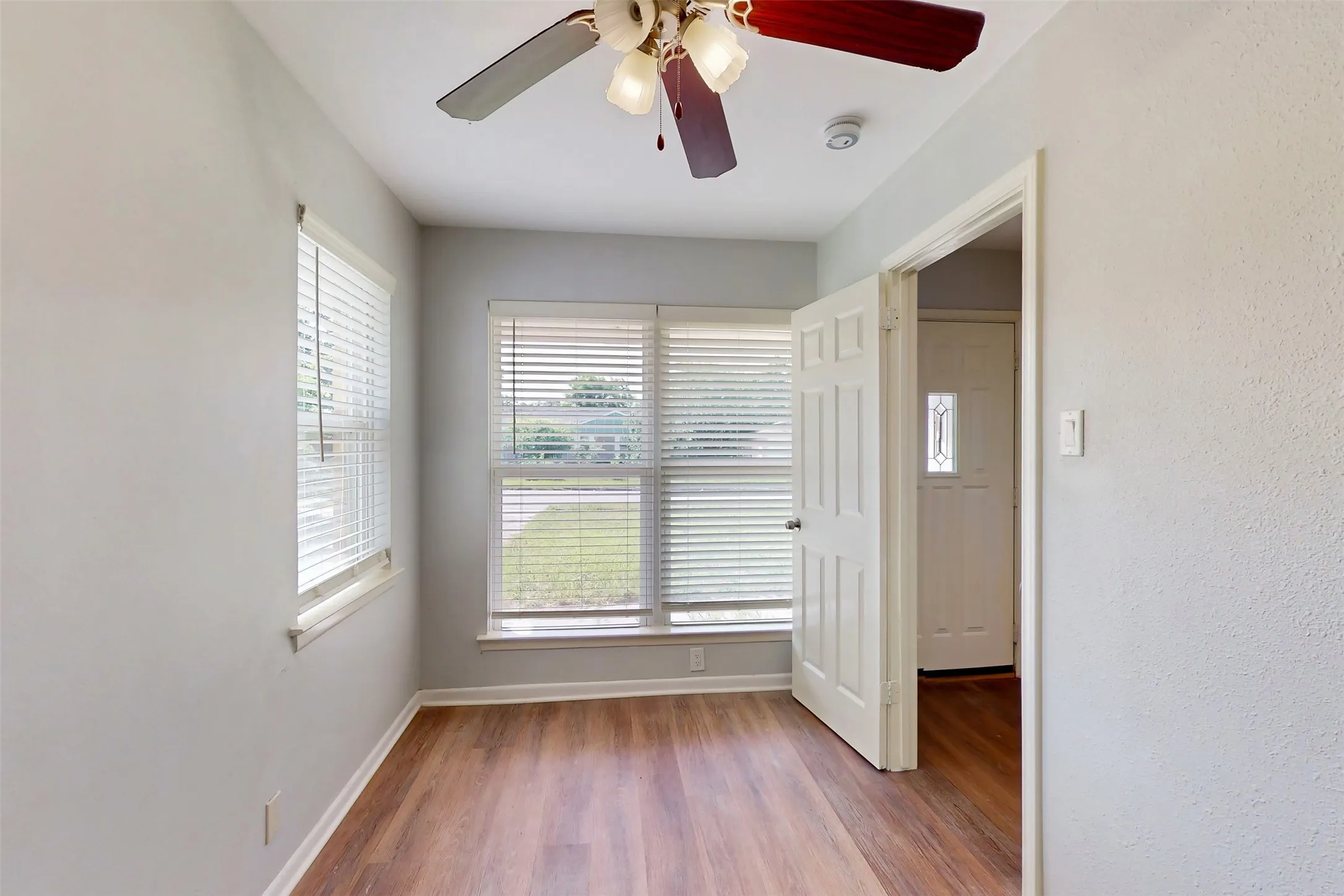 Single Family Residence For Sale in Dallas County , 3351 Caracas Drive, Mesquite, Texas 75150, 6 Bedroom, 3 Bathroom, Garage spaces, 1,550 Sqft, built in 1960, mls#21313784, Real Estate Agent in Mesquite, Homes For Sale in Dallas county, Homes For Sale in Mesquite, Realtor in Mesquite Texas, Real Estate Brokerage Independent Realty Texas, Luminita Cordes Realtor