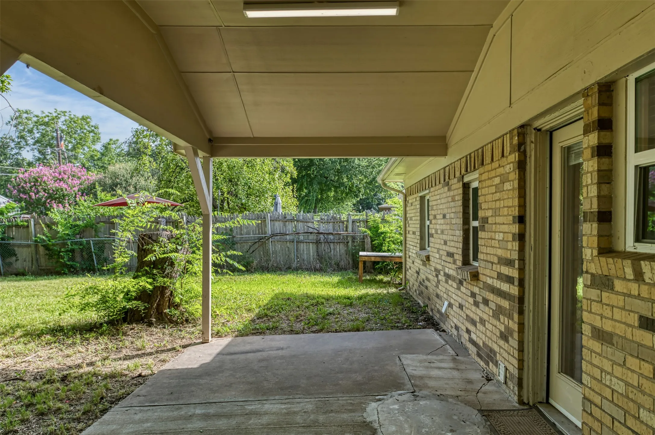 Single Family Residence For Sale in Dallas County , 3351 Caracas Drive, Mesquite, Texas 75150, 6 Bedroom, 3 Bathroom, Garage spaces, 1,550 Sqft, built in 1960, mls#21313784, Real Estate Agent in Mesquite, Homes For Sale in Dallas county, Homes For Sale in Mesquite, Realtor in Mesquite Texas, Real Estate Brokerage Independent Realty Texas, Luminita Cordes Realtor