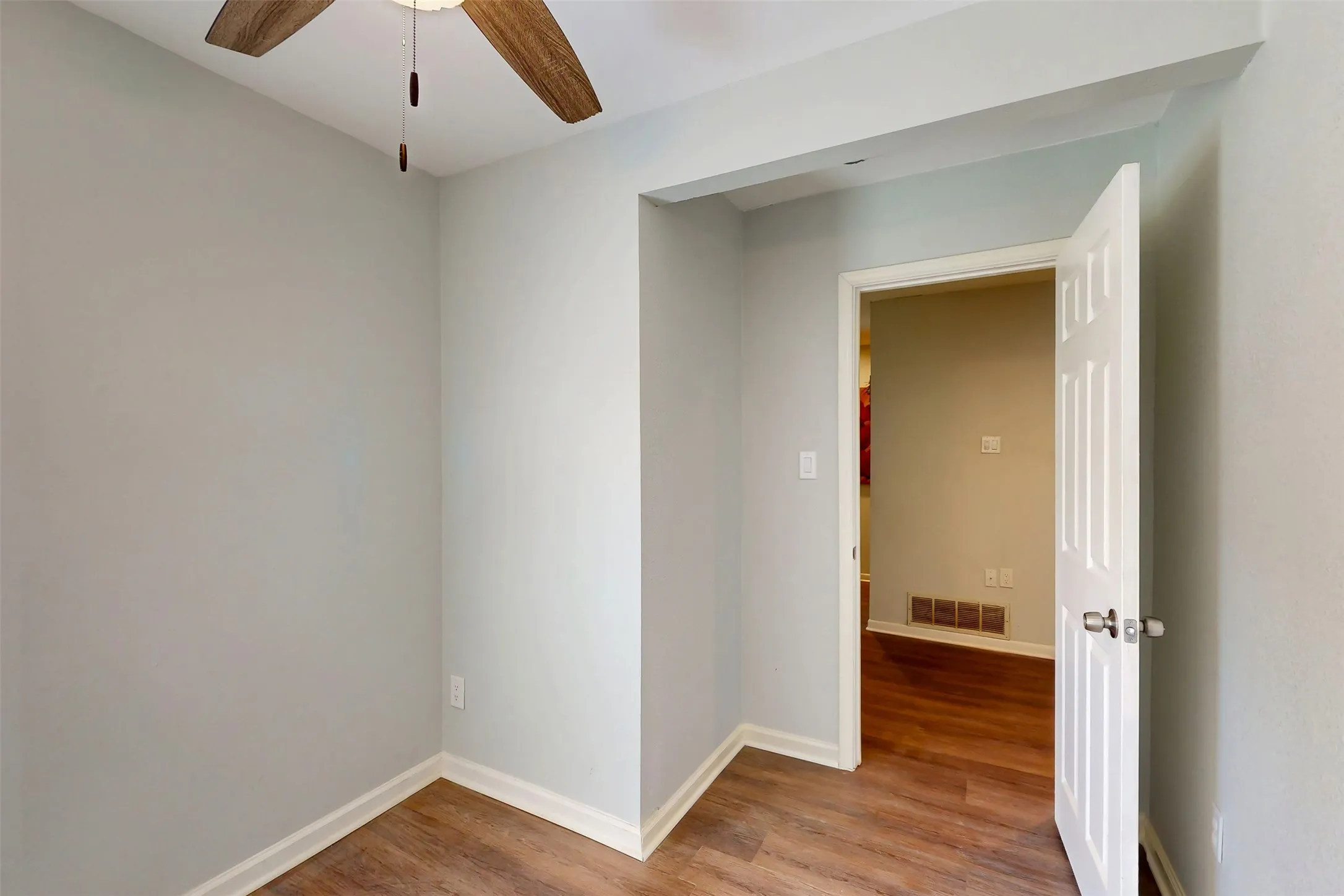 Single Family Residence For Sale in Dallas County , 3351 Caracas Drive, Mesquite, Texas 75150, 6 Bedroom, 3 Bathroom, Garage spaces, 1,550 Sqft, built in 1960, mls#21313784, Real Estate Agent in Mesquite, Homes For Sale in Dallas county, Homes For Sale in Mesquite, Realtor in Mesquite Texas, Real Estate Brokerage Independent Realty Texas, Luminita Cordes Realtor