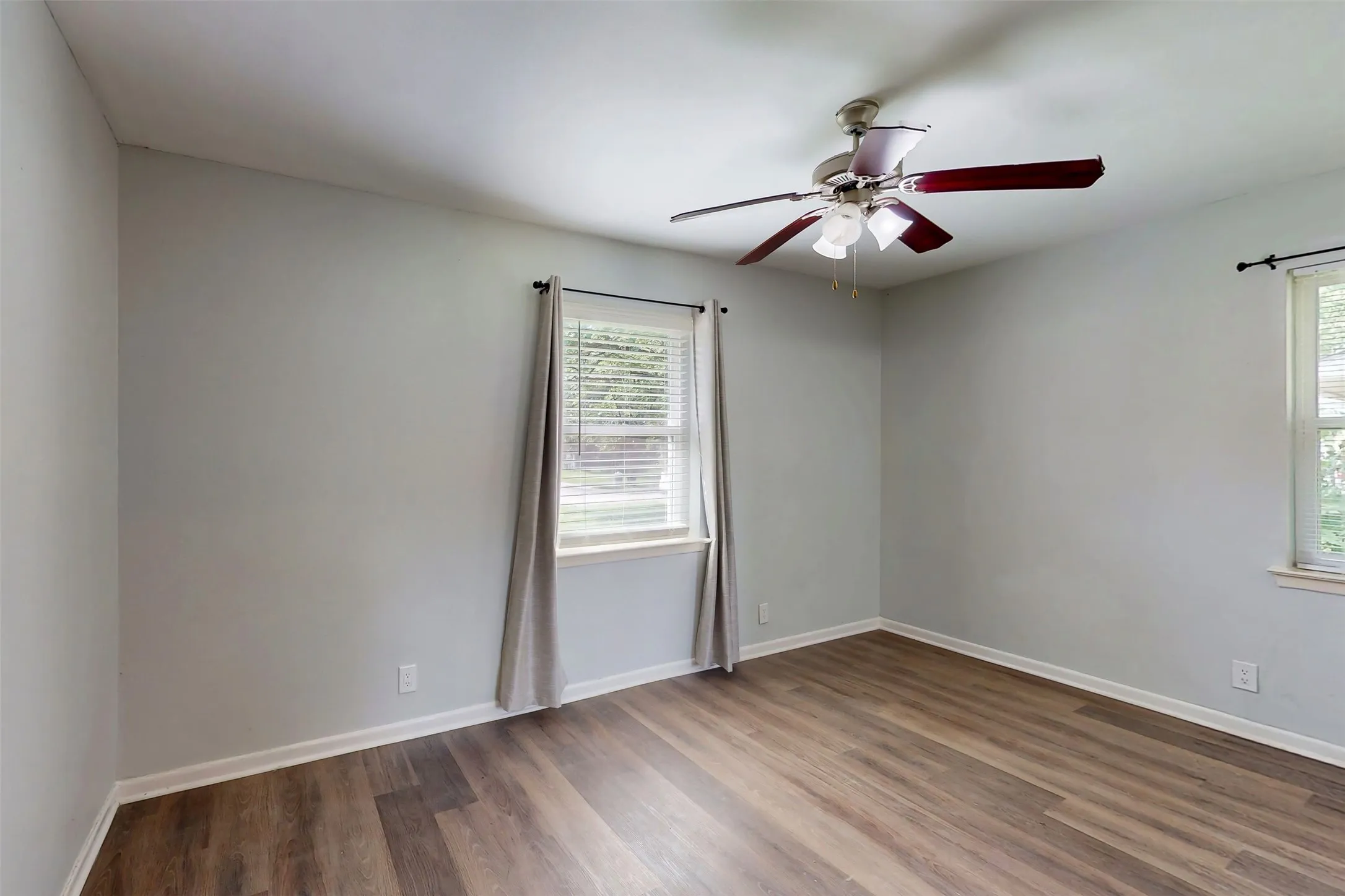 Single Family Residence For Sale in Dallas County , 3351 Caracas Drive, Mesquite, Texas 75150, 6 Bedroom, 3 Bathroom, Garage spaces, 1,550 Sqft, built in 1960, mls#21313784, Real Estate Agent in Mesquite, Homes For Sale in Dallas county, Homes For Sale in Mesquite, Realtor in Mesquite Texas, Real Estate Brokerage Independent Realty Texas, Luminita Cordes Realtor