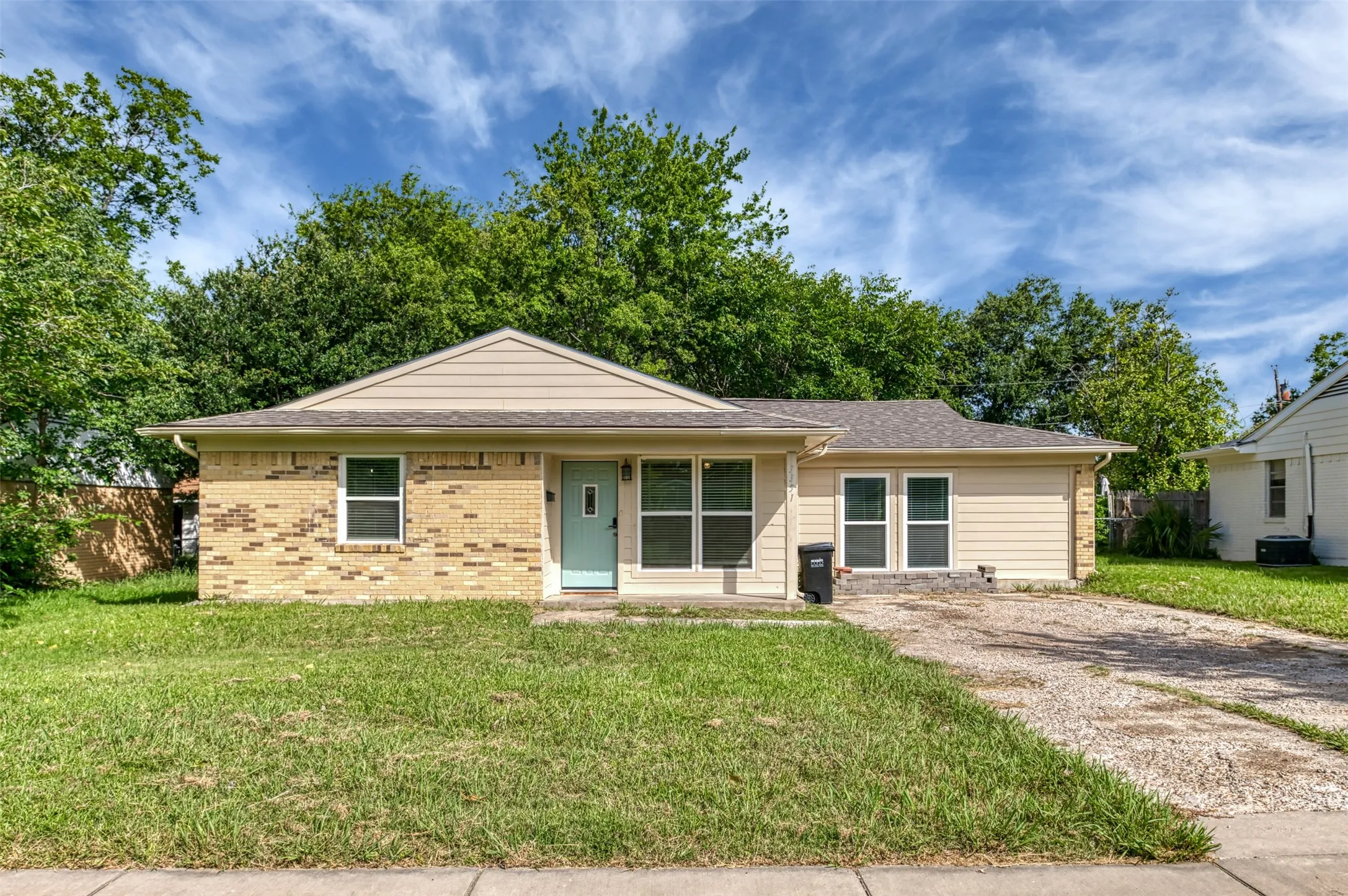 Single Family Residence For Sale in Dallas County , 3351 Caracas Drive, Mesquite, Texas 75150, 6 Bedroom, 3 Bathroom, Garage spaces, 1,550 Sqft, built in 1960, mls#21313784, Real Estate Agent in Mesquite, Homes For Sale in Dallas county, Homes For Sale in Mesquite, Realtor in Mesquite Texas, Real Estate Brokerage Independent Realty Texas, Luminita Cordes Realtor