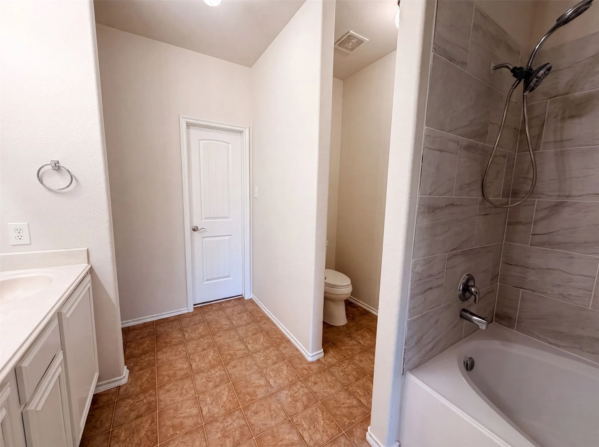 Single Family Residence For Sale in Kaufman County , 4038 Golden Rod Drive, Forney, Texas 75126, 3 Bedroom, 3 Bathroom, 2 Garage spaces, 2,205 Sqft, built in 2009, mls#21331634, Real Estate Agent in Forney, Homes For Sale in Kaufman county, Homes For Sale in Forney, Realtor in Forney Texas, Real Estate Brokerage Independent Realty Texas, Luminita Cordes Realtor