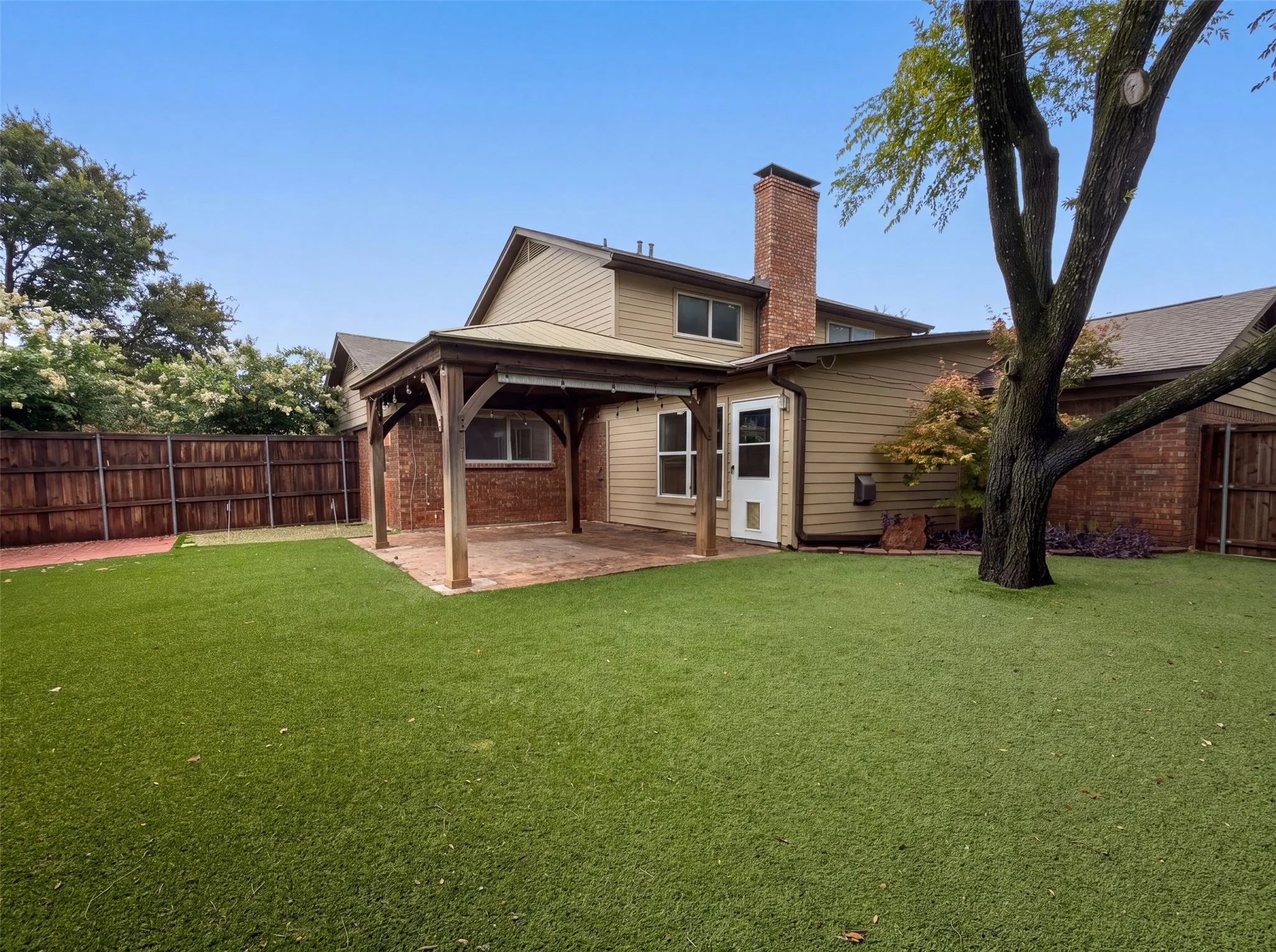 Single Family Residence For Sale in Dallas County , 3308 Brookhaven Club Drive, Farmers Branch, Texas 75234, 4 Bedroom, 3 Bathroom, 2 Garage spaces, 2,659 Sqft, built in 1966, mls#21331635, Real Estate Agent in Farmers Branch, Homes For Sale in Dallas county, Homes For Sale in Farmers Branch, Realtor in Farmers Branch Texas, Real Estate Brokerage Independent Realty Texas, Luminita Cordes Realtor