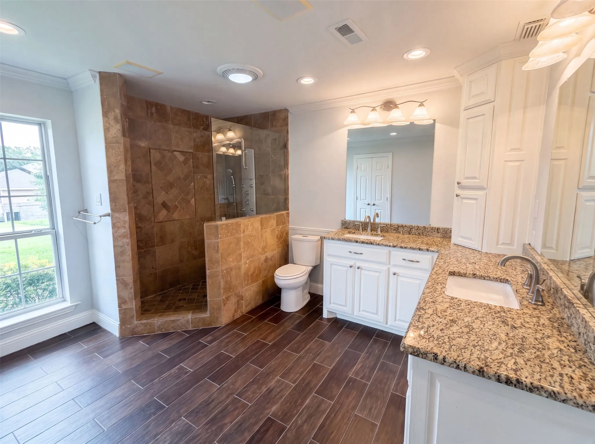 Single Family Residence For Sale in Dallas County , 3308 Brookhaven Club Drive, Farmers Branch, Texas 75234, 4 Bedroom, 3 Bathroom, 2 Garage spaces, 2,659 Sqft, built in 1966, mls#21331635, Real Estate Agent in Farmers Branch, Homes For Sale in Dallas county, Homes For Sale in Farmers Branch, Realtor in Farmers Branch Texas, Real Estate Brokerage Independent Realty Texas, Luminita Cordes Realtor