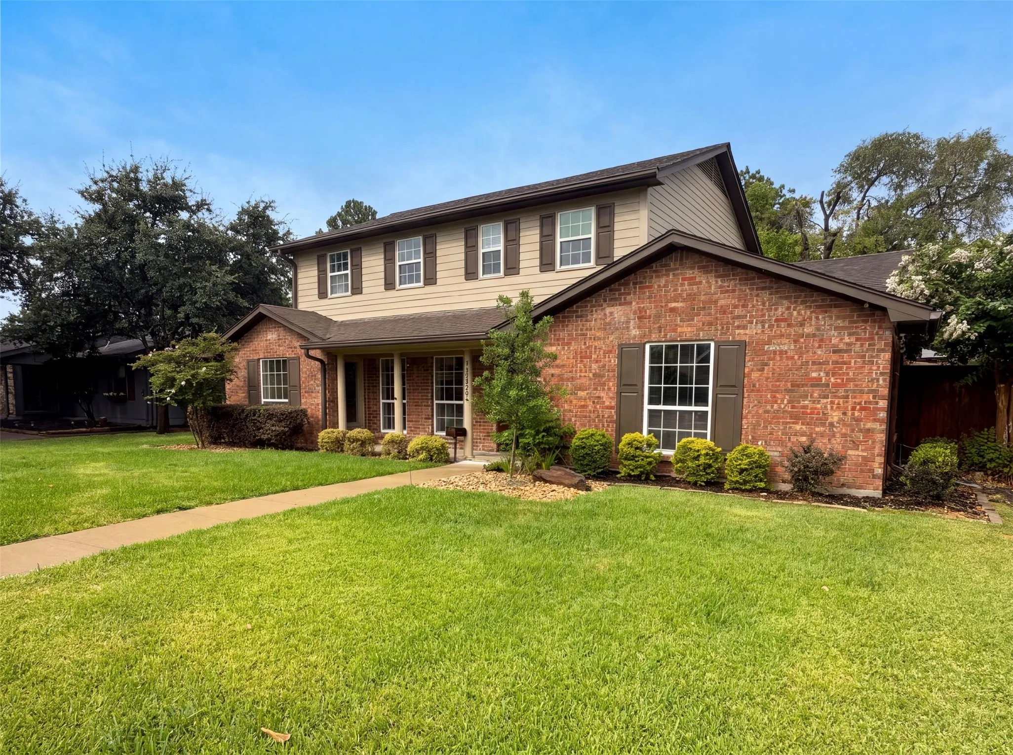 Single Family Residence For Sale in Dallas County , 3308 Brookhaven Club Drive, Farmers Branch, Texas 75234, 4 Bedroom, 3 Bathroom, 2 Garage spaces, 2,659 Sqft, built in 1966, mls#21331635, Real Estate Agent in Farmers Branch, Homes For Sale in Dallas county, Homes For Sale in Farmers Branch, Realtor in Farmers Branch Texas, Real Estate Brokerage Independent Realty Texas, Luminita Cordes Realtor