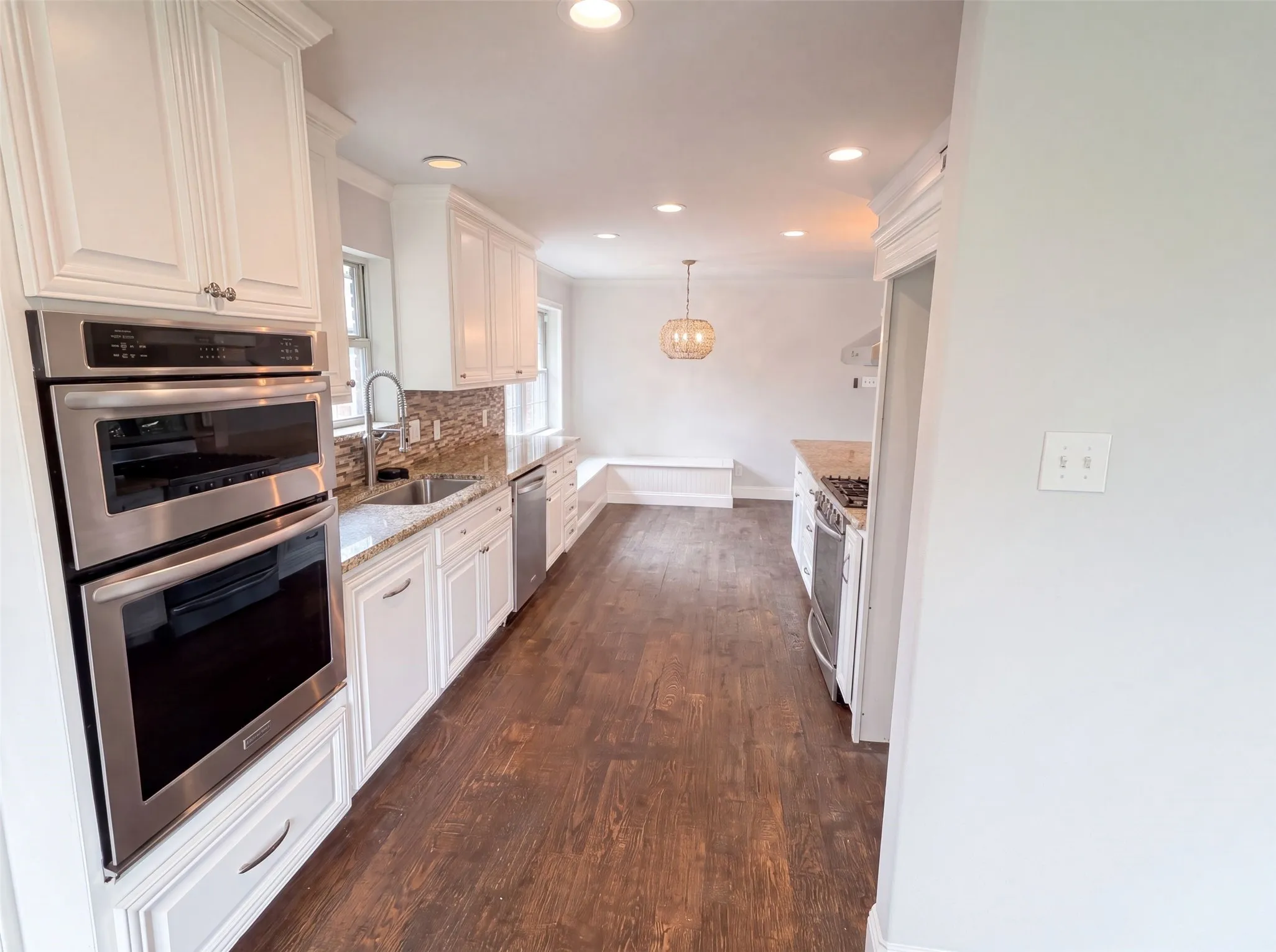Single Family Residence For Sale in Dallas County , 3308 Brookhaven Club Drive, Farmers Branch, Texas 75234, 4 Bedroom, 3 Bathroom, 2 Garage spaces, 2,659 Sqft, built in 1966, mls#21331635, Real Estate Agent in Farmers Branch, Homes For Sale in Dallas county, Homes For Sale in Farmers Branch, Realtor in Farmers Branch Texas, Real Estate Brokerage Independent Realty Texas, Luminita Cordes Realtor