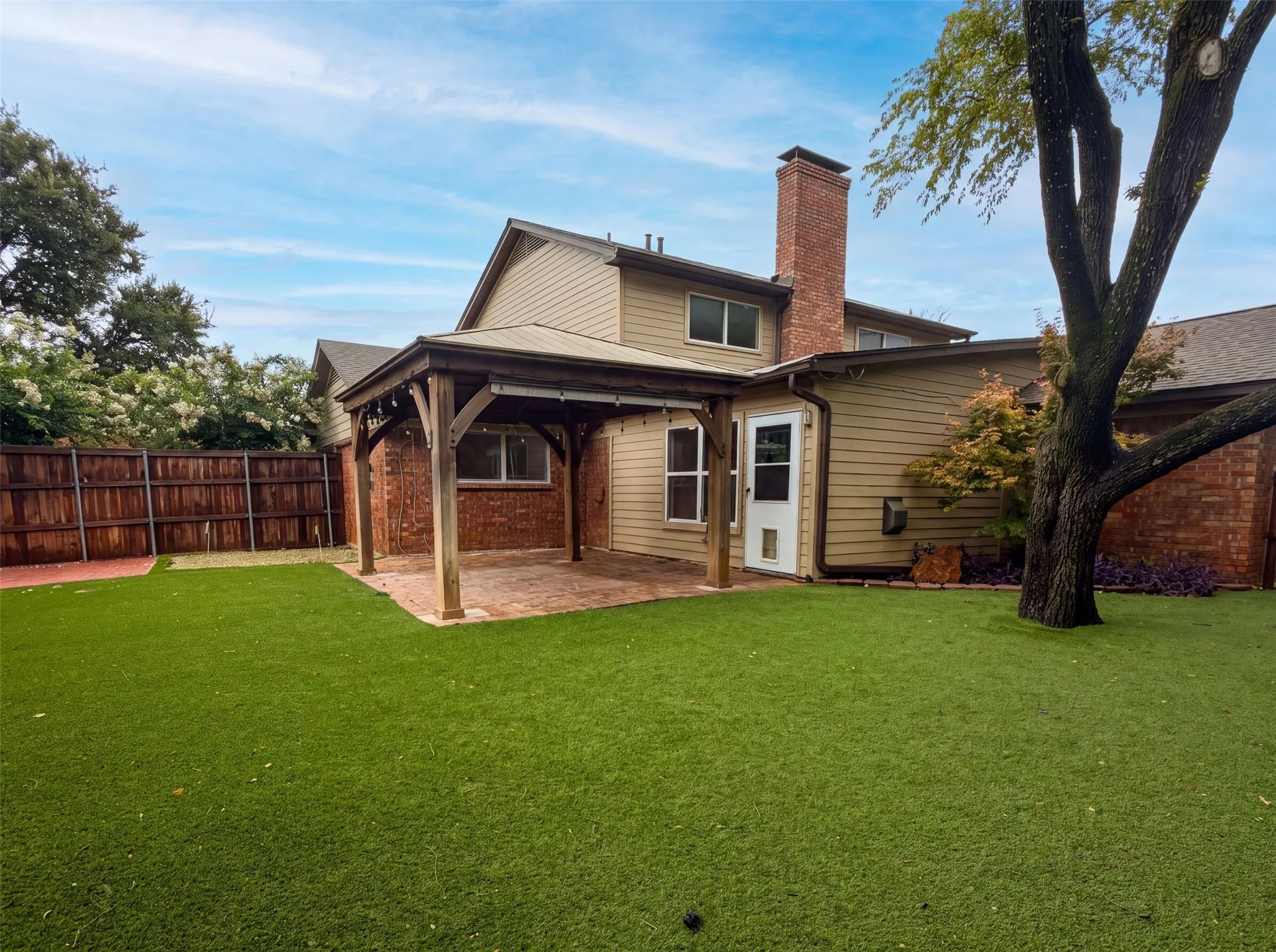 Single Family Residence For Sale in Dallas County , 3308 Brookhaven Club Drive, Farmers Branch, Texas 75234, 4 Bedroom, 3 Bathroom, 2 Garage spaces, 2,659 Sqft, built in 1966, mls#21331635, Real Estate Agent in Farmers Branch, Homes For Sale in Dallas county, Homes For Sale in Farmers Branch, Realtor in Farmers Branch Texas, Real Estate Brokerage Independent Realty Texas, Luminita Cordes Realtor