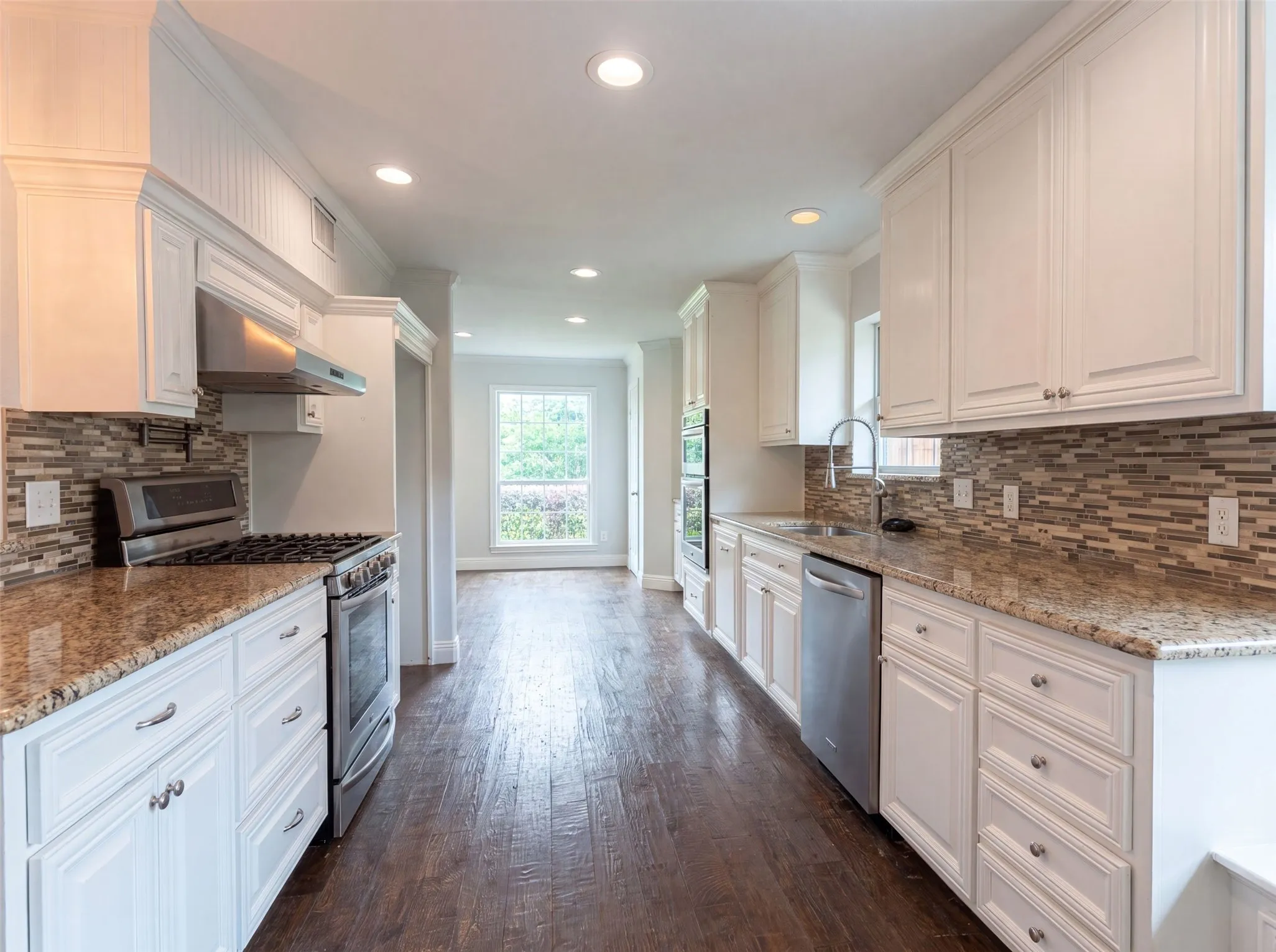 Single Family Residence For Sale in Dallas County , 3308 Brookhaven Club Drive, Farmers Branch, Texas 75234, 4 Bedroom, 3 Bathroom, 2 Garage spaces, 2,659 Sqft, built in 1966, mls#21331635, Real Estate Agent in Farmers Branch, Homes For Sale in Dallas county, Homes For Sale in Farmers Branch, Realtor in Farmers Branch Texas, Real Estate Brokerage Independent Realty Texas, Luminita Cordes Realtor
